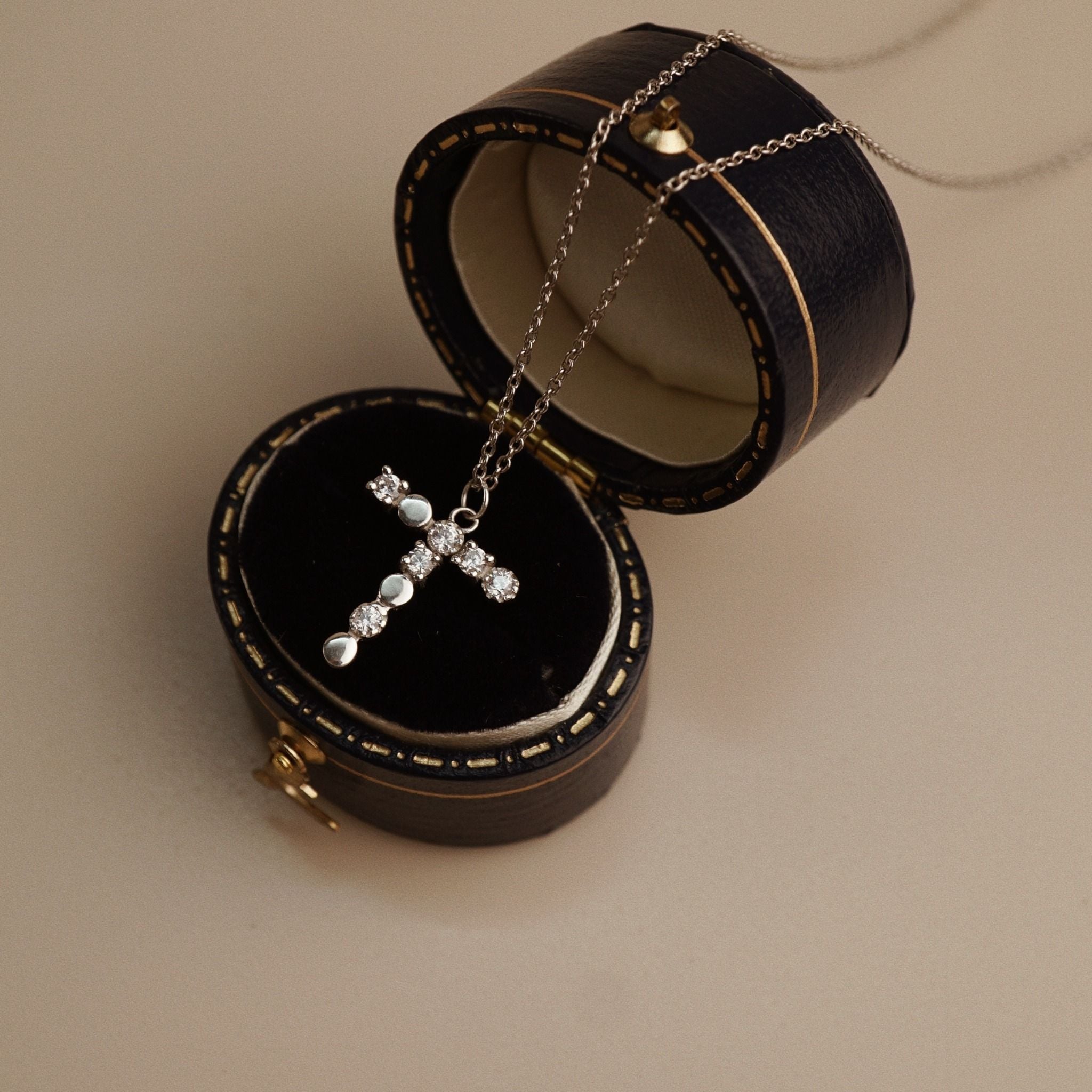  COLOR LETTER NECKLACE (S) 
