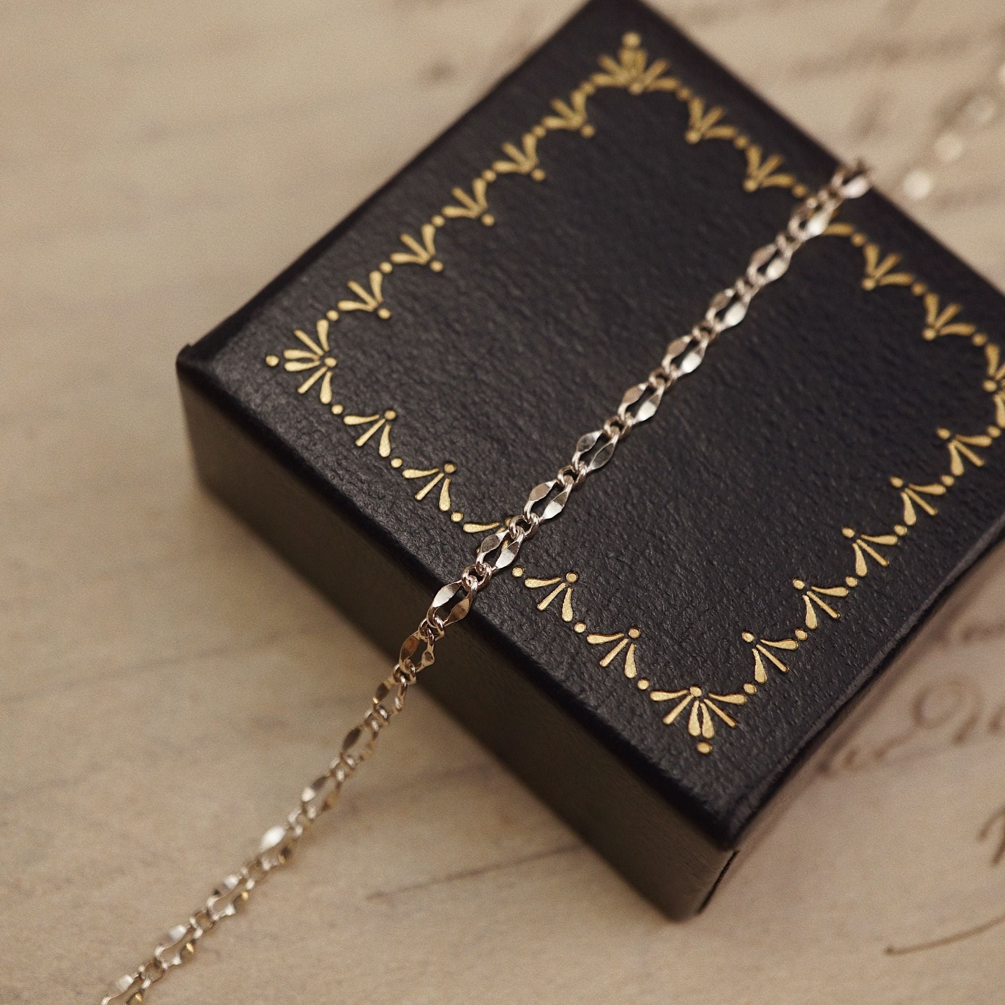  TWIST SERPENTINE CHAIN BRACELET (S) 
