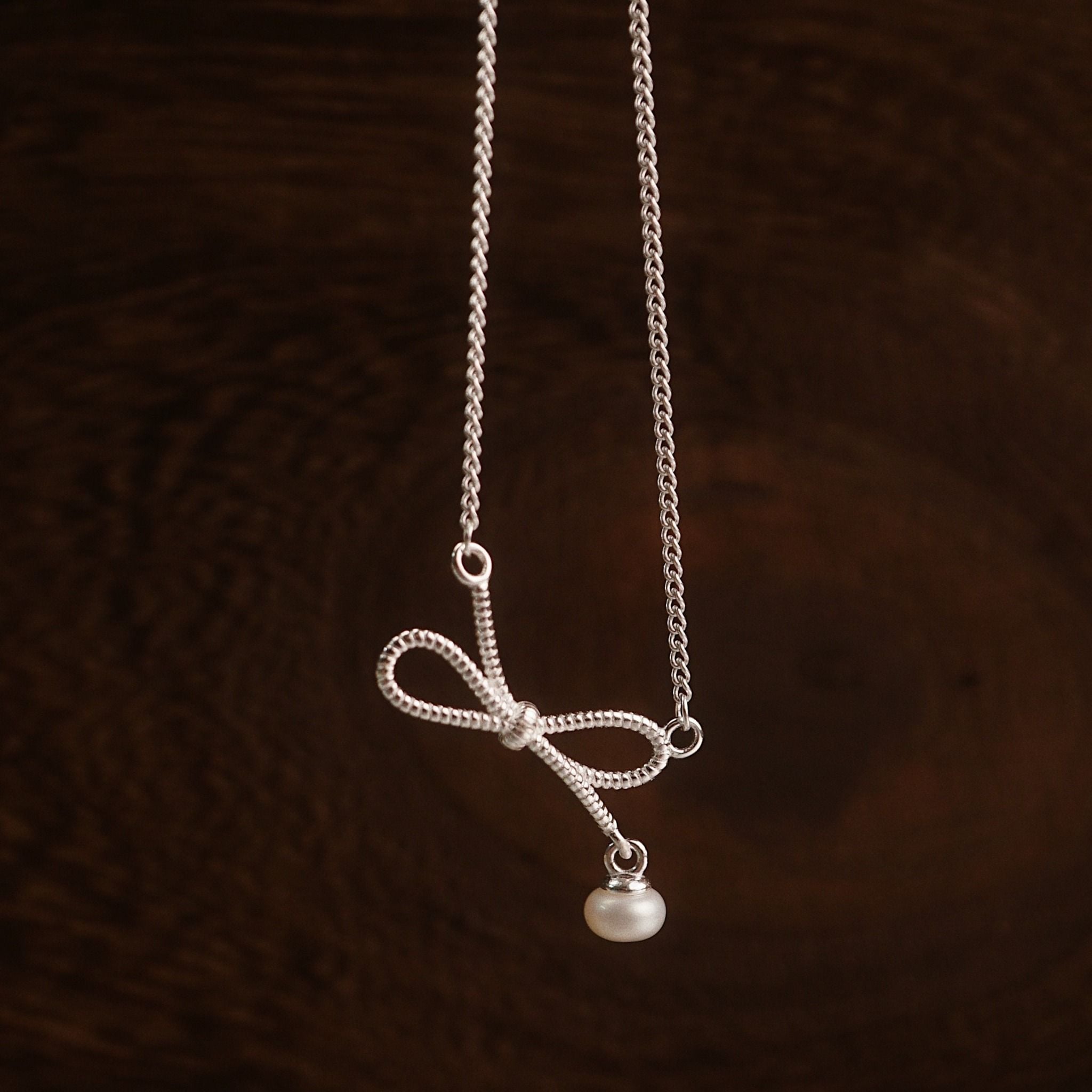  BOW TWIST DROP PEARL NECKLACE (S) 