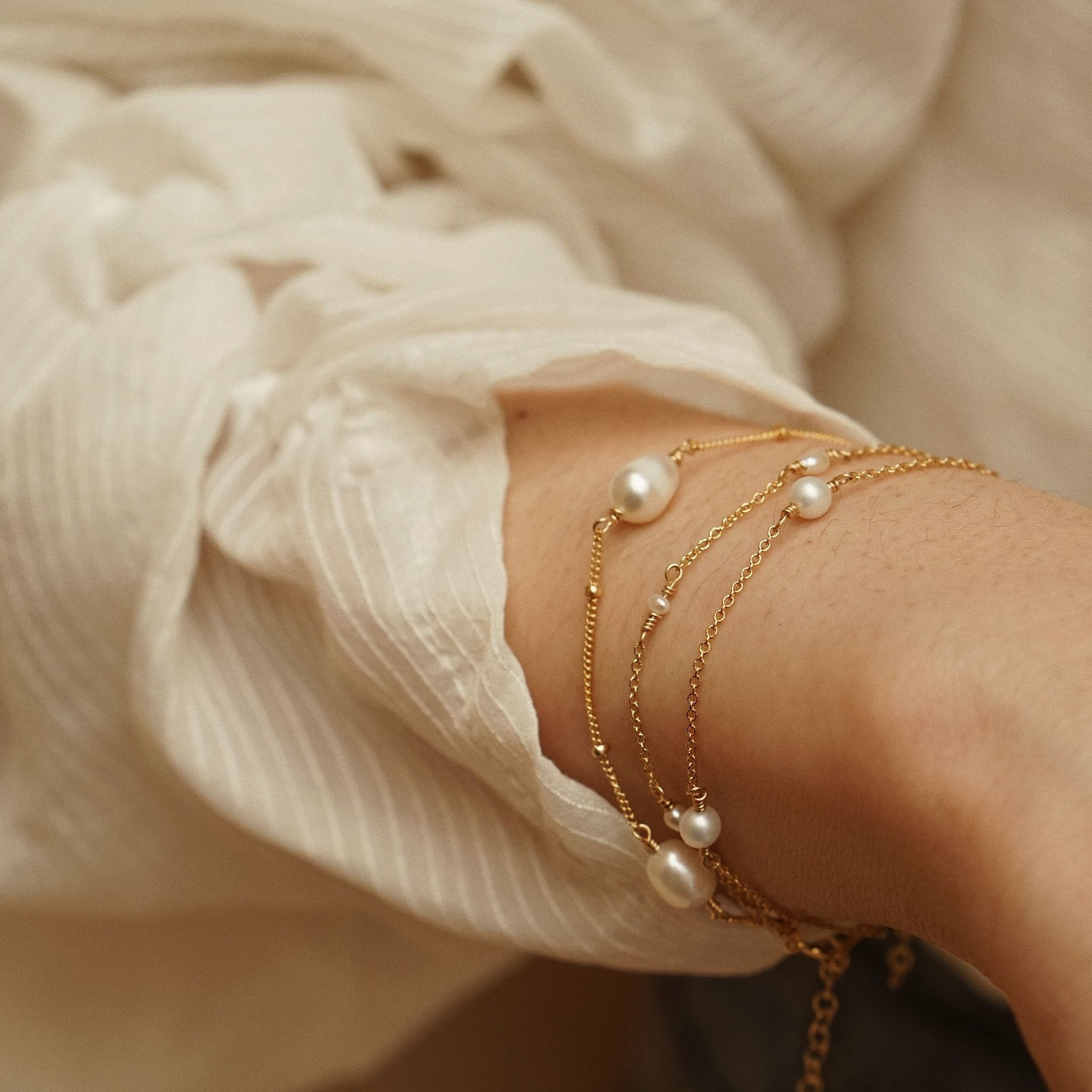  ROUND PEARL STATION BRACELET 