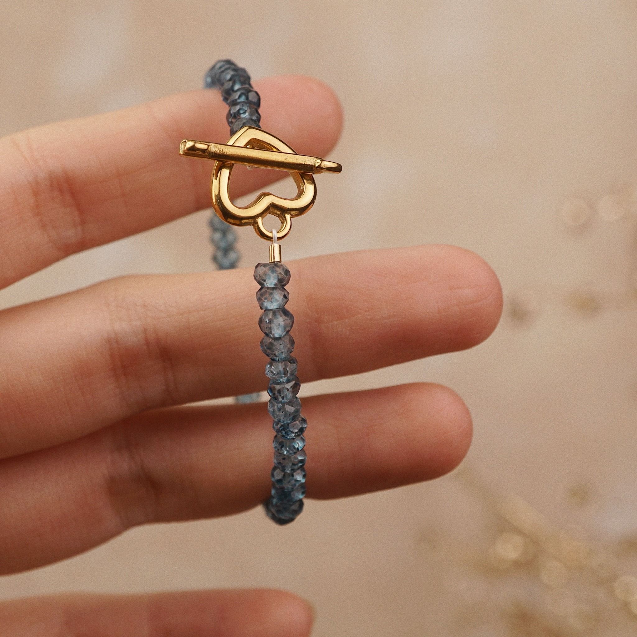  CUPID CLASP TOPAZ BRACELET 