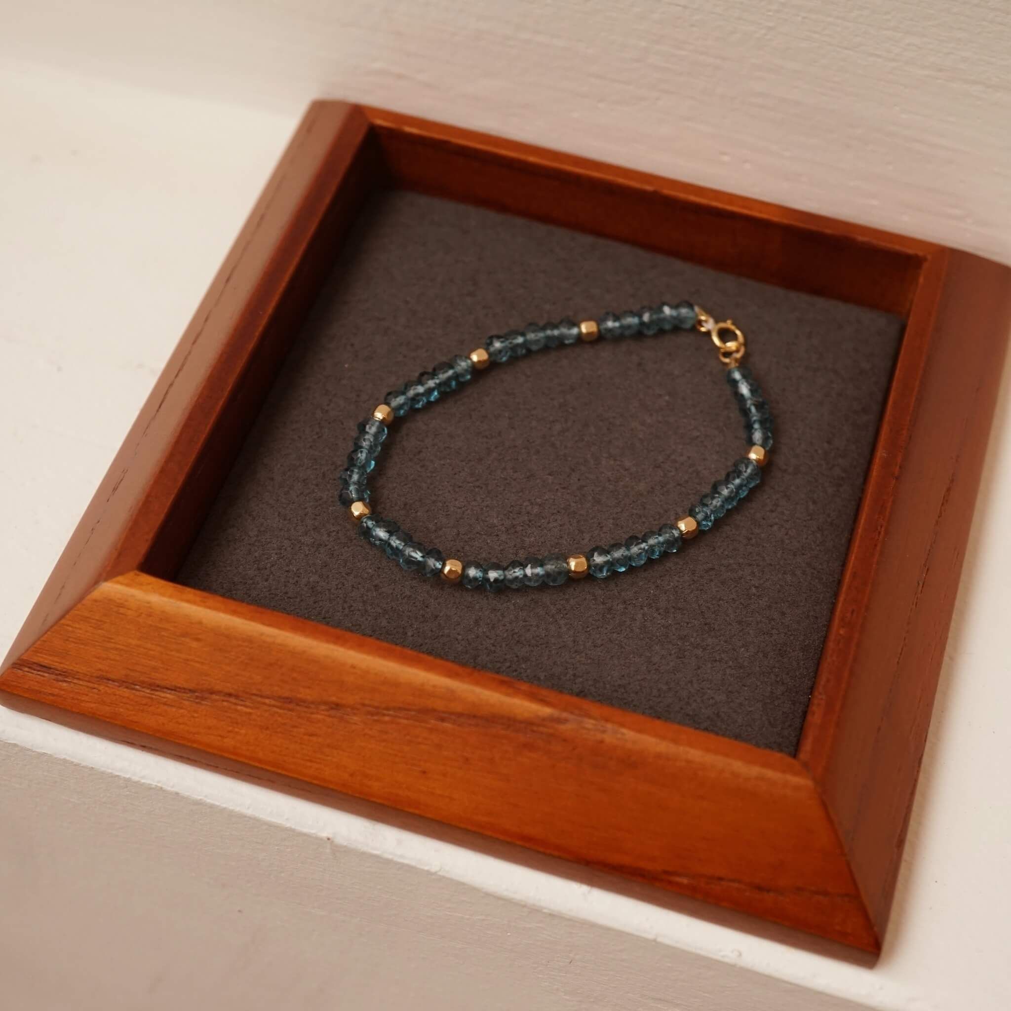  TOPAZ STONE BRACELET 