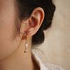  SHELL PEARL BOLD HOOP EARRINGS 