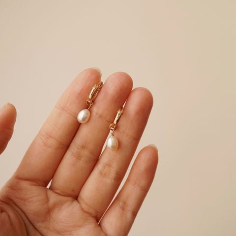 BOLD RICE SHAPE PEARL BOLD HOOP EARRINGS