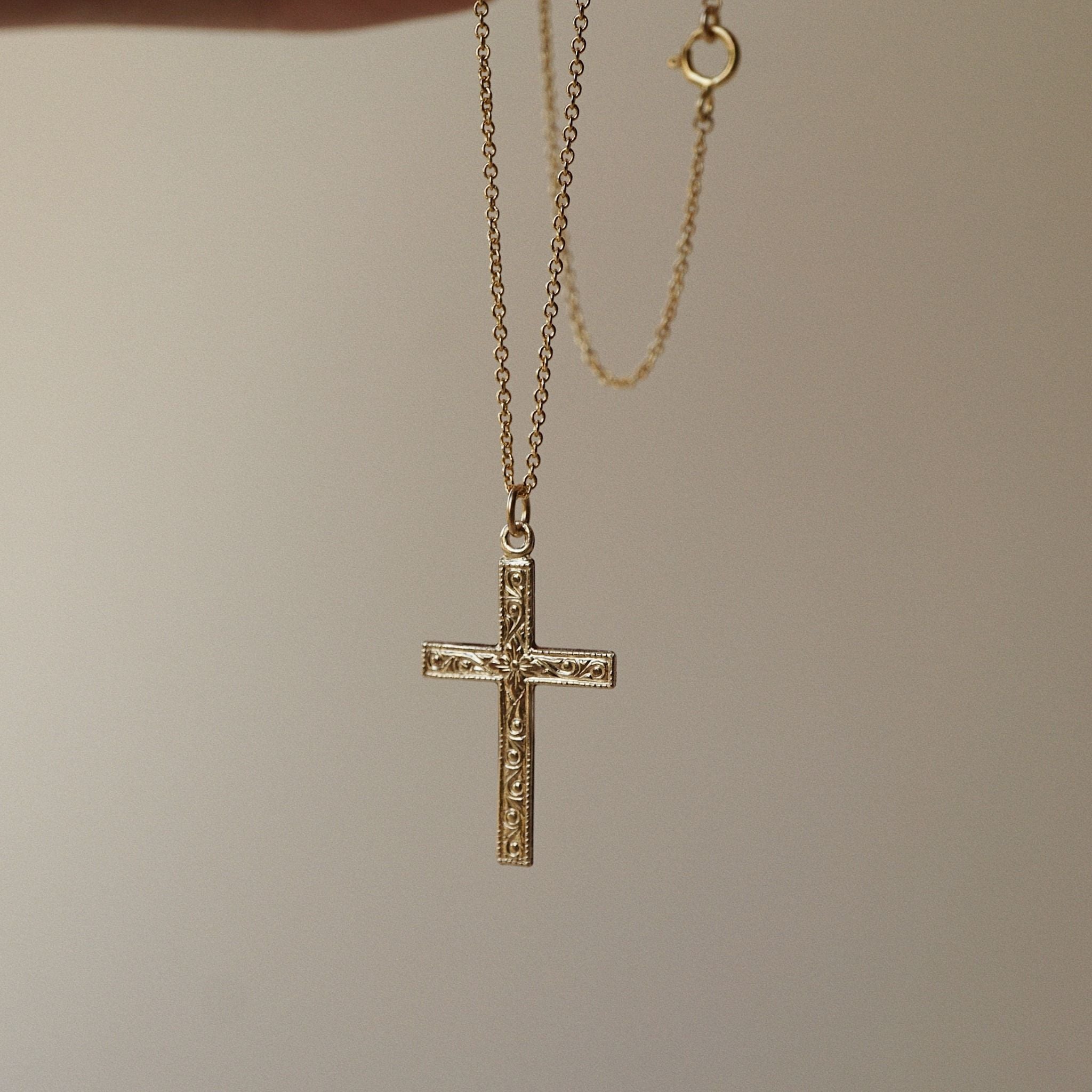  CROSS PATTERN NECKLACE 