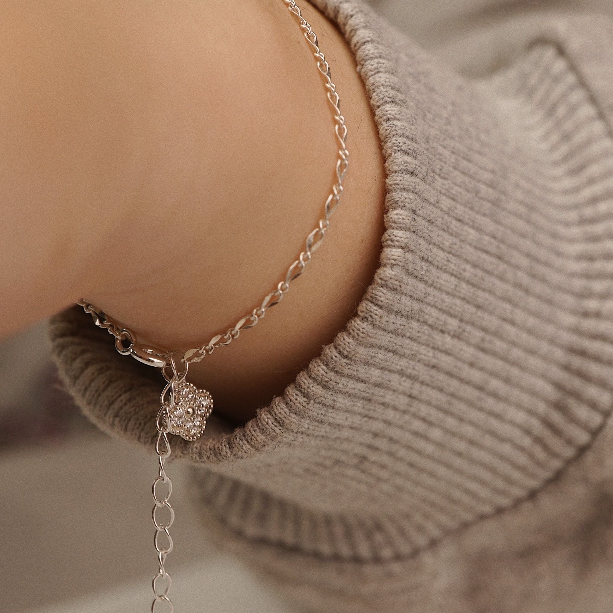  DAISY CLOVER LEAF TWIST SERPENTINE CHAIN BRACELET (S) 
