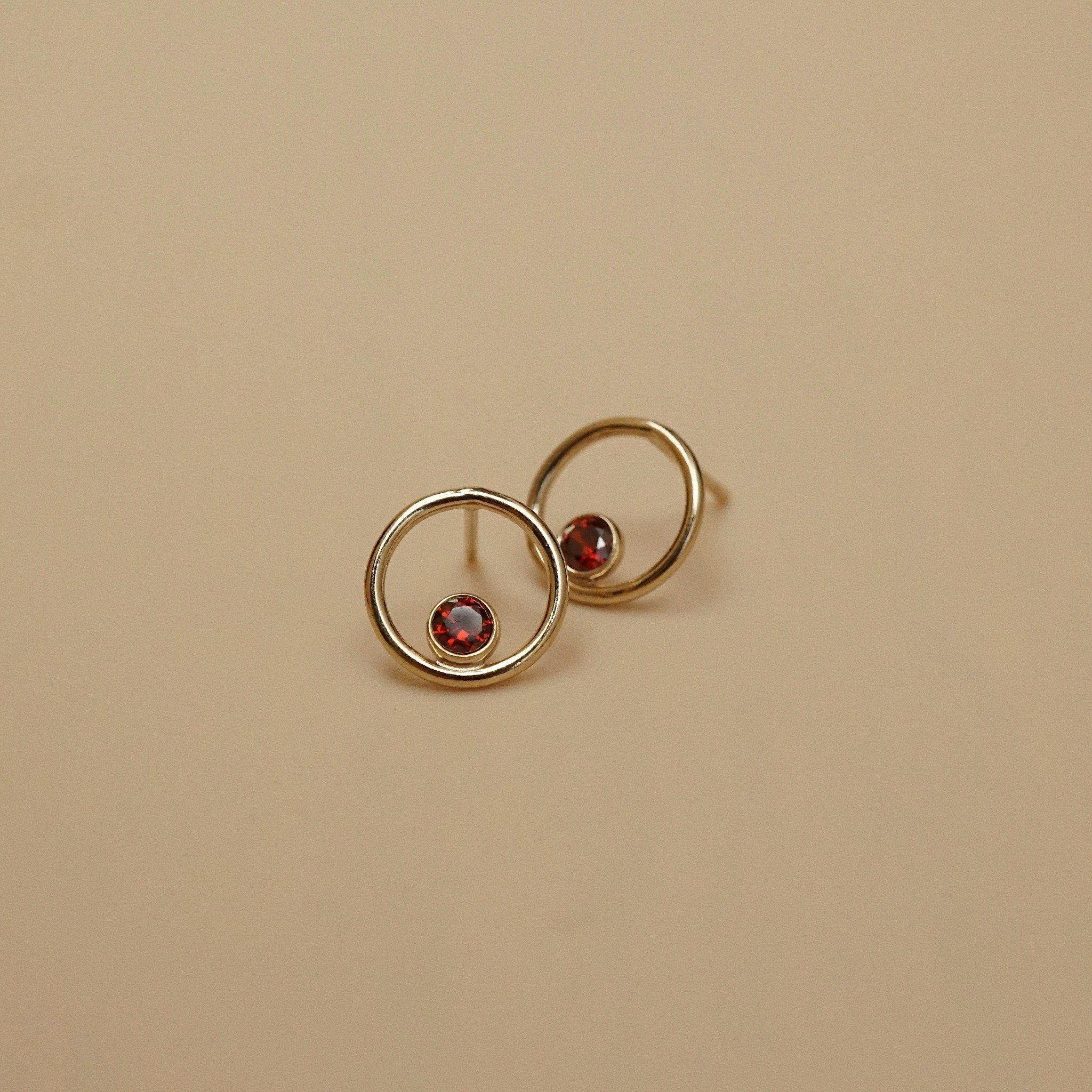  INNER STONE CIRCLE STUD EARRINGS 