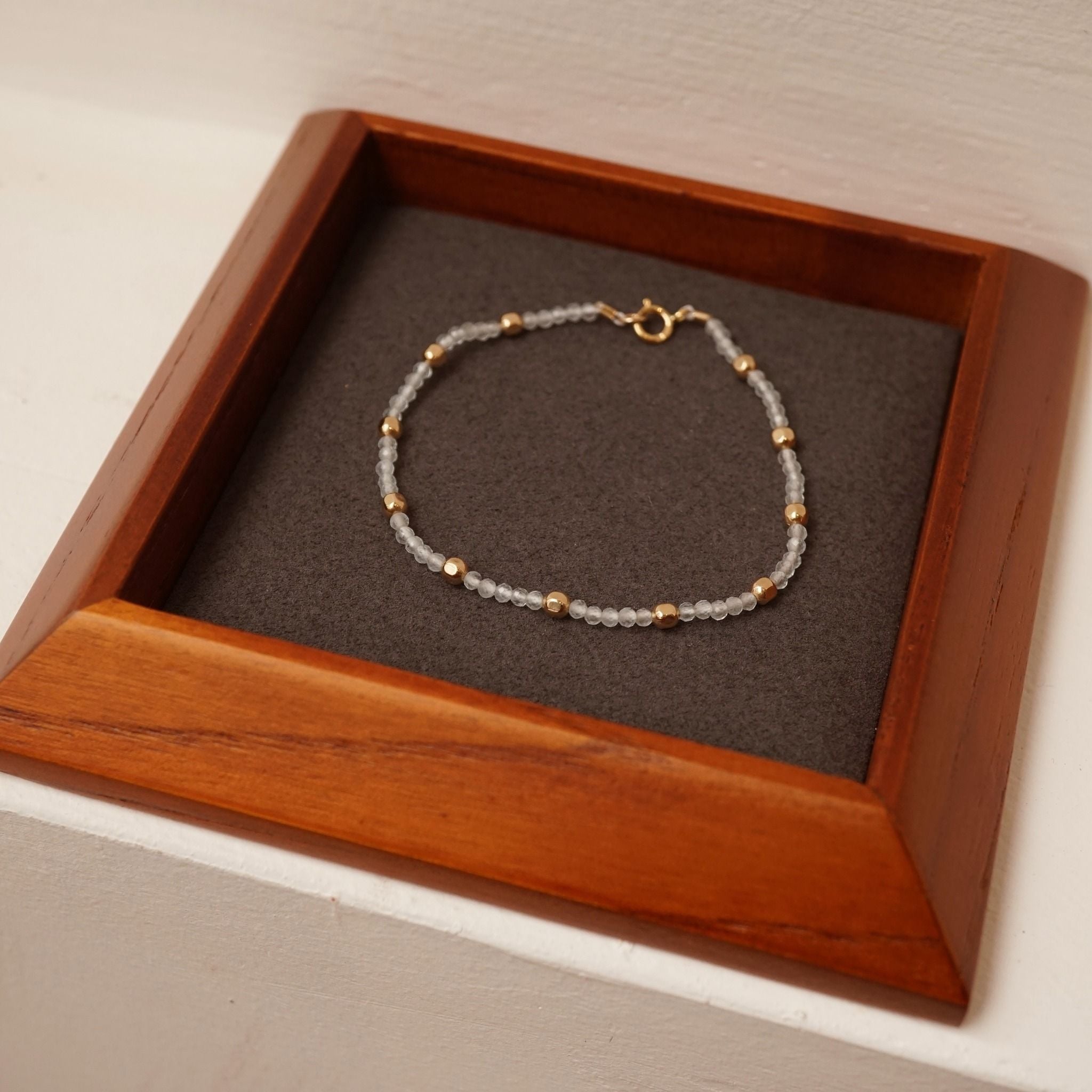  ROUND AQUAMARINE STONE BRACELET 
