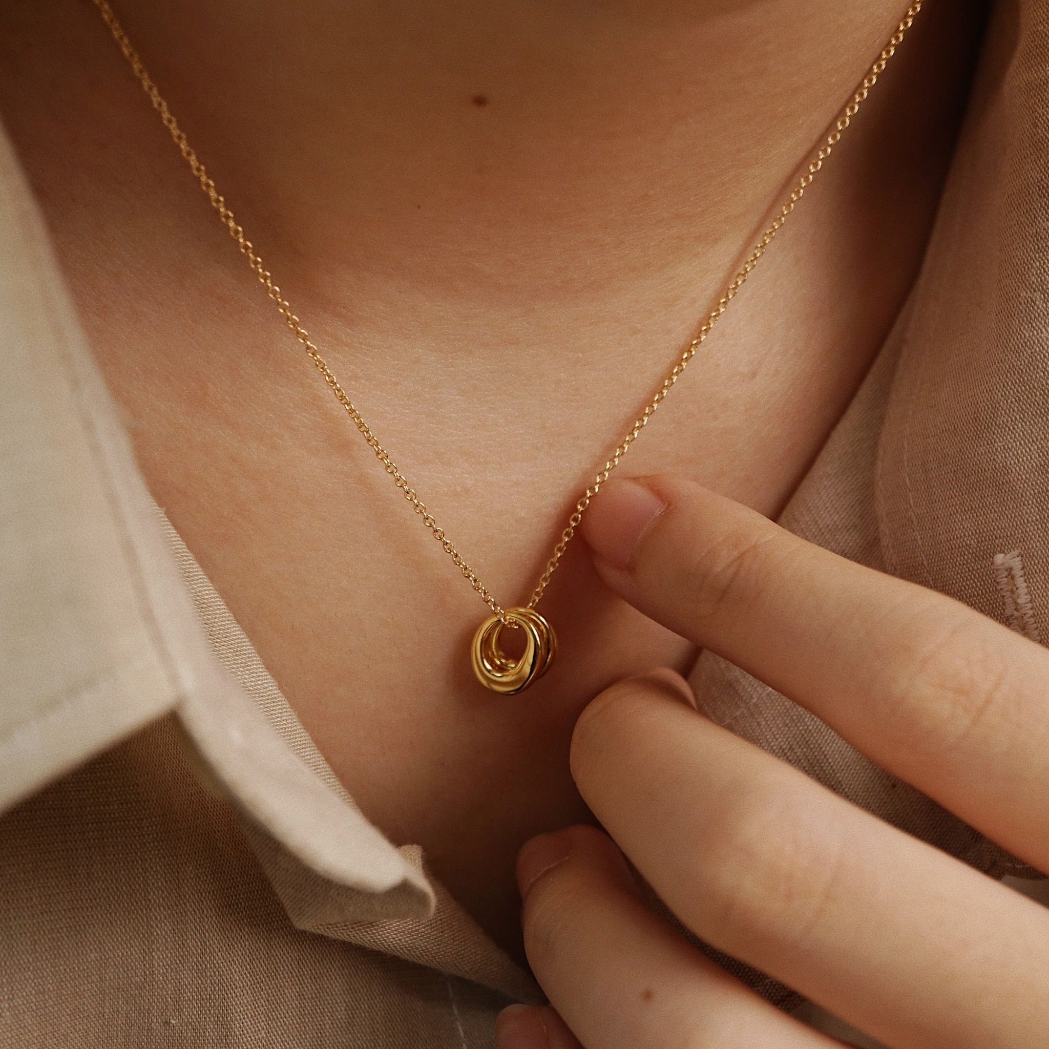  DOUBLE HOOP NECKLACE 