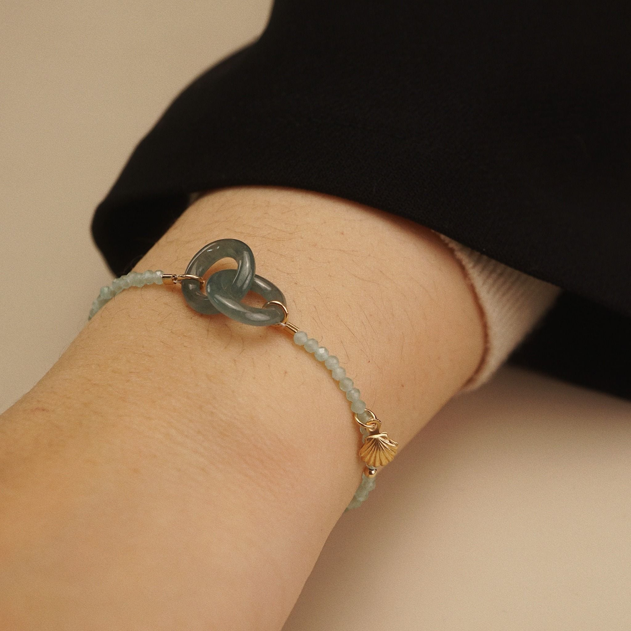  SHELL - INTERLOCKING JADE STONE BRACELET 