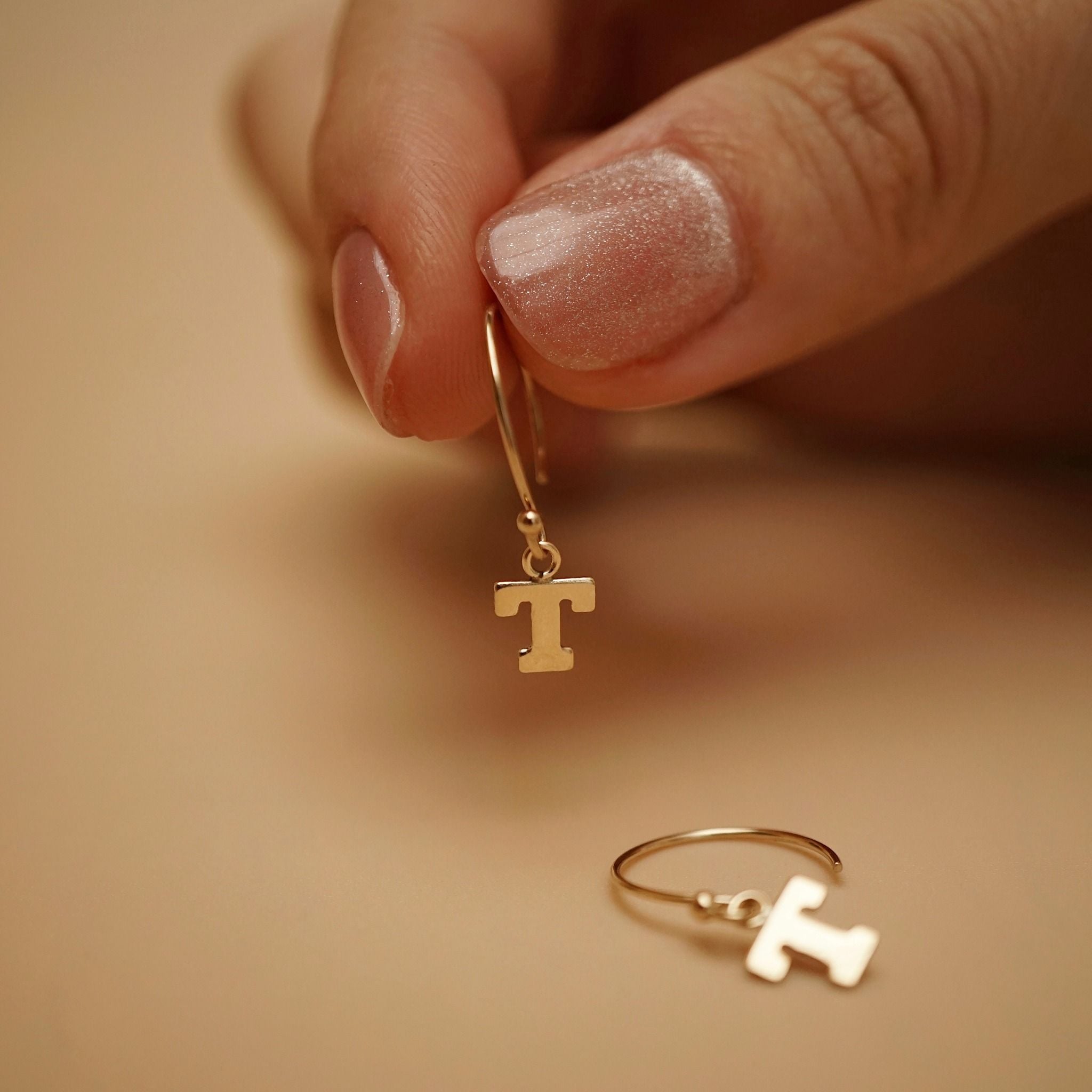  LETTER OPEN HOOP EARRINGS 