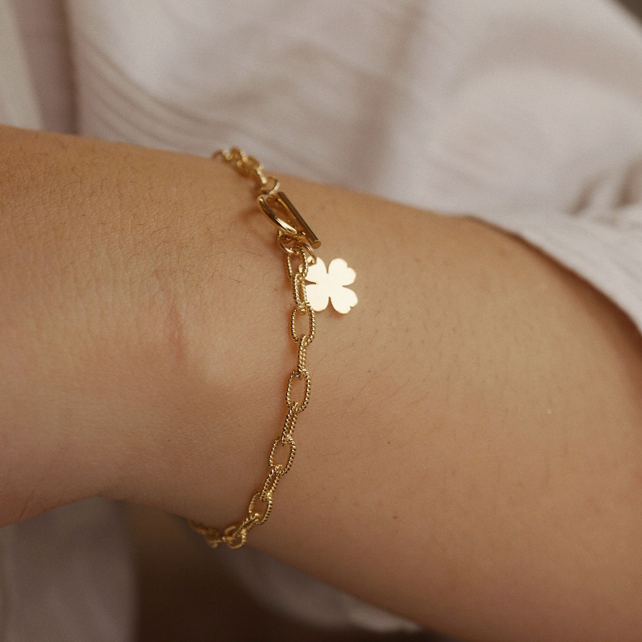  CLOVER LEAF - TOGGLE CLASP OVAL CABLE BRACELET 