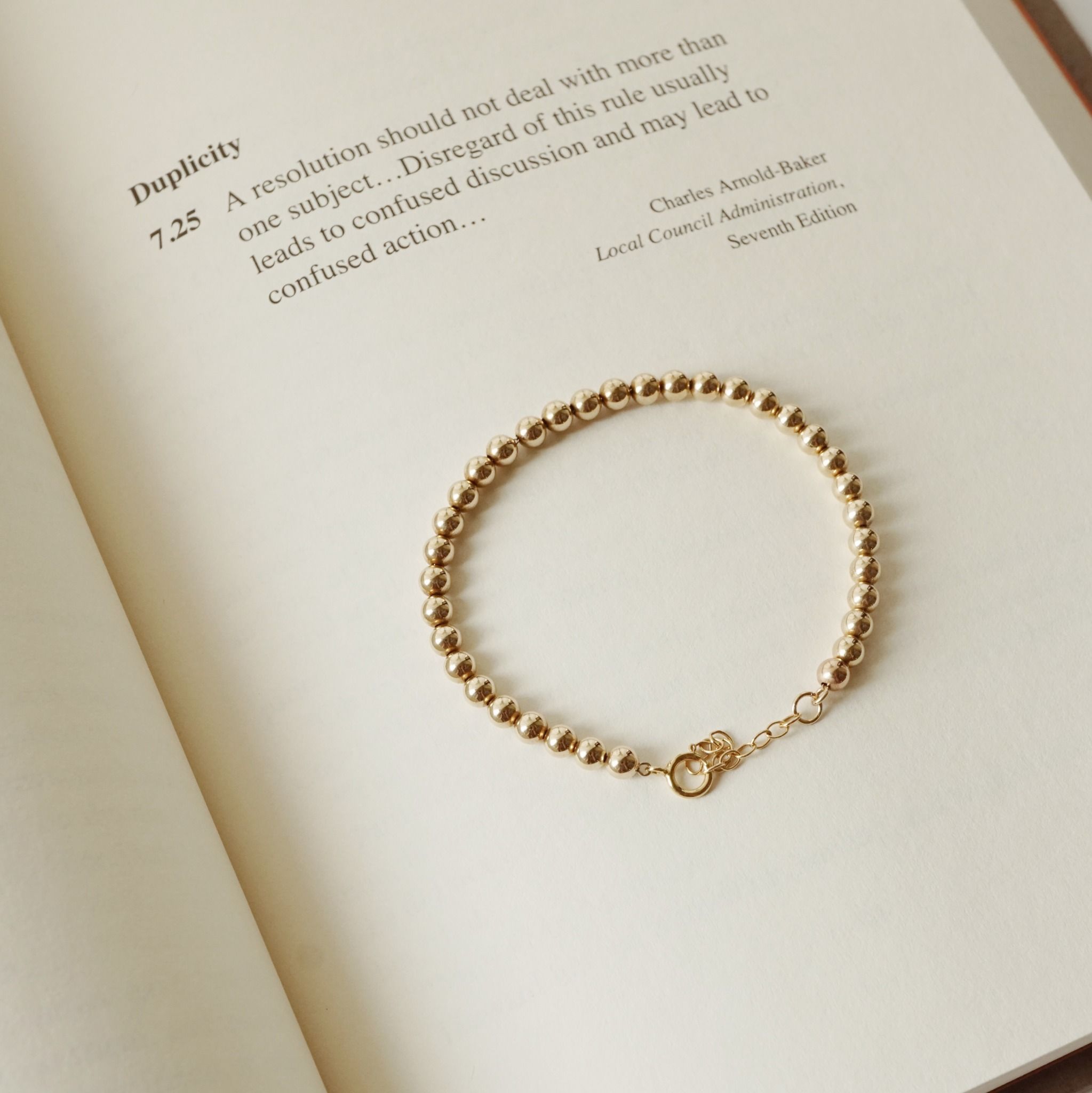  ROUND BEADED BRACELET 