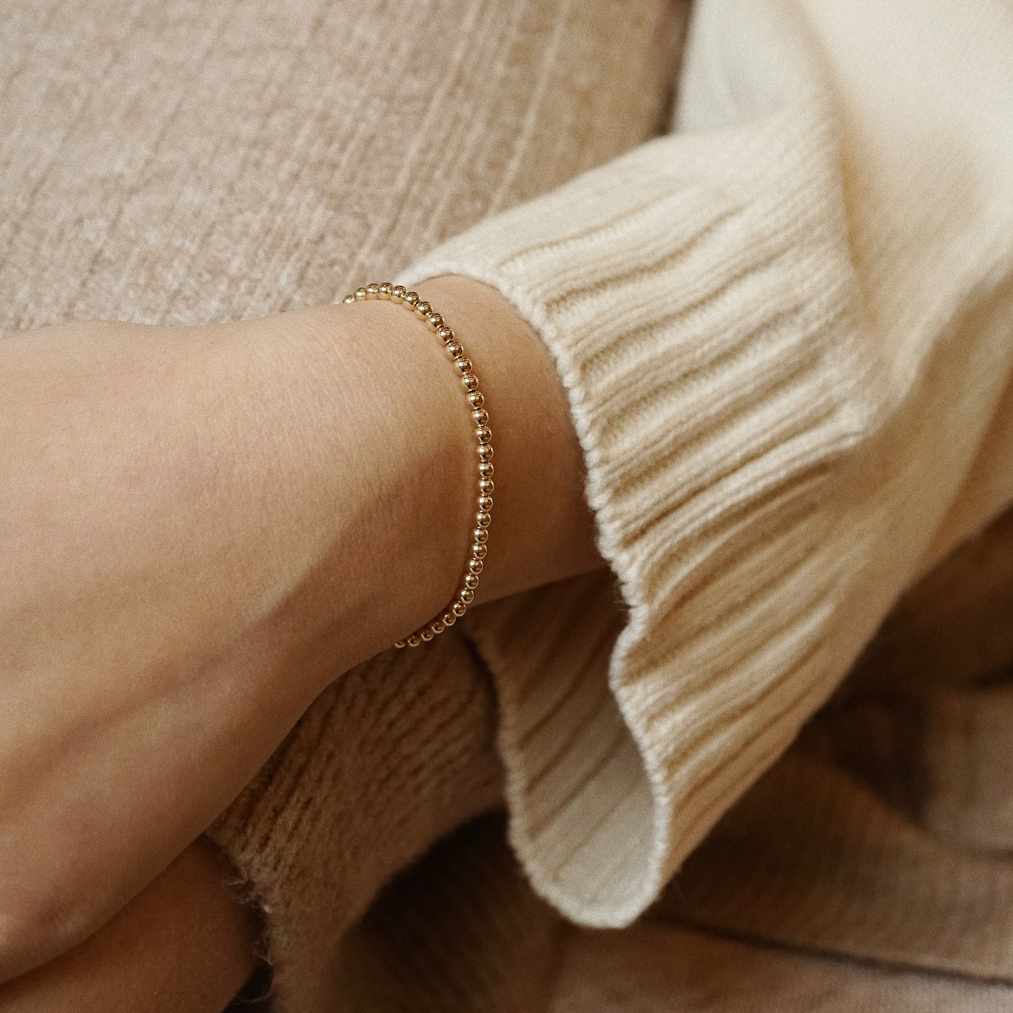  ROUND BEADED BRACELET 