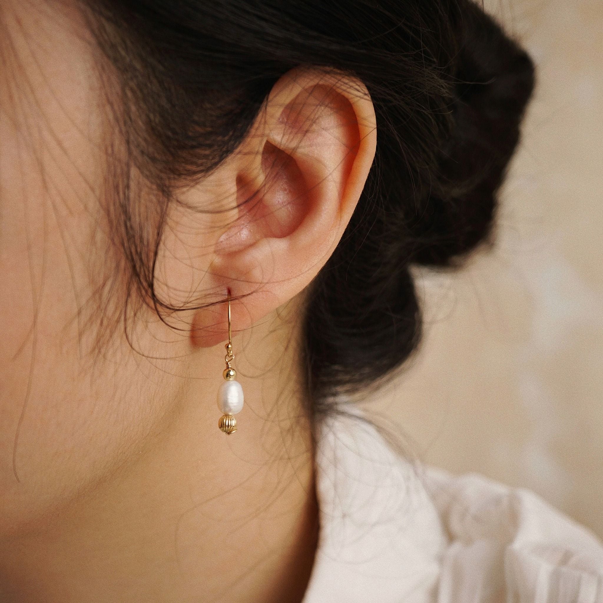  BOLD PEARL MIX BEADED OPEN HOOP EARRINGS 