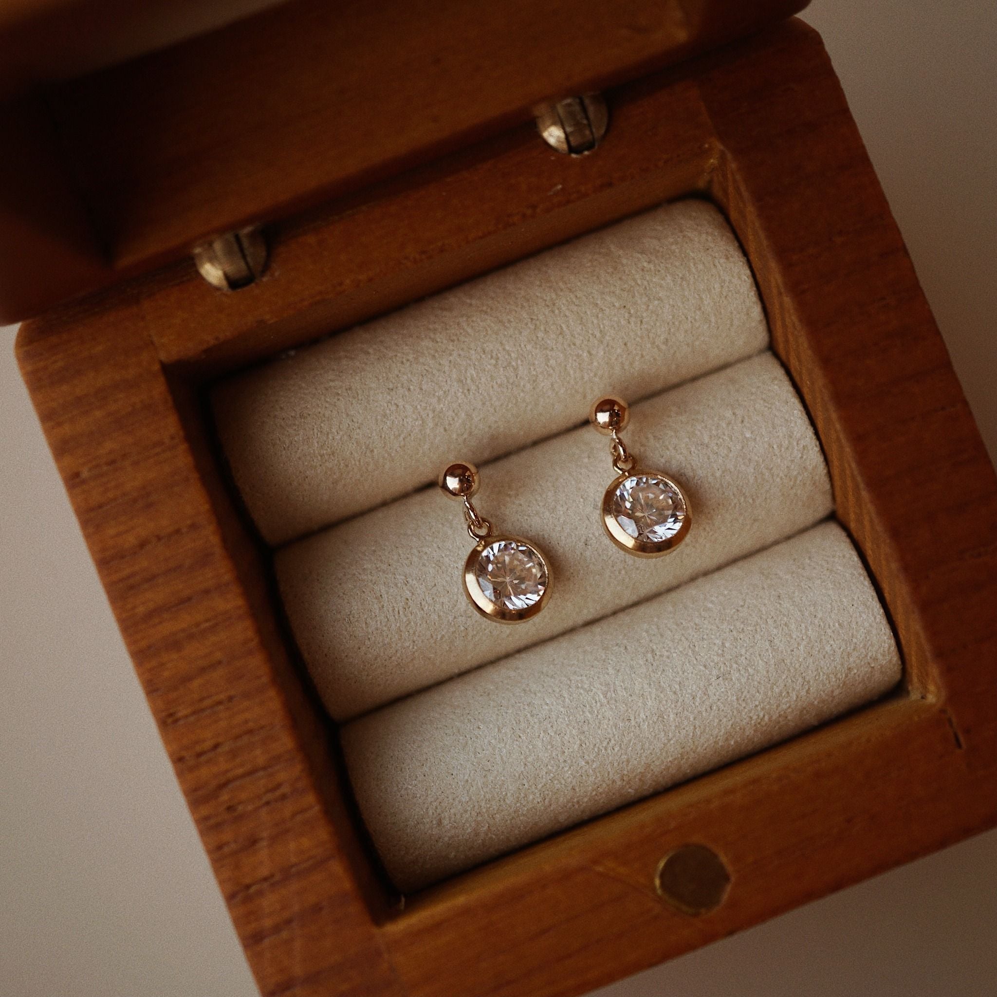  BOLD STONE DROP EARRINGS 