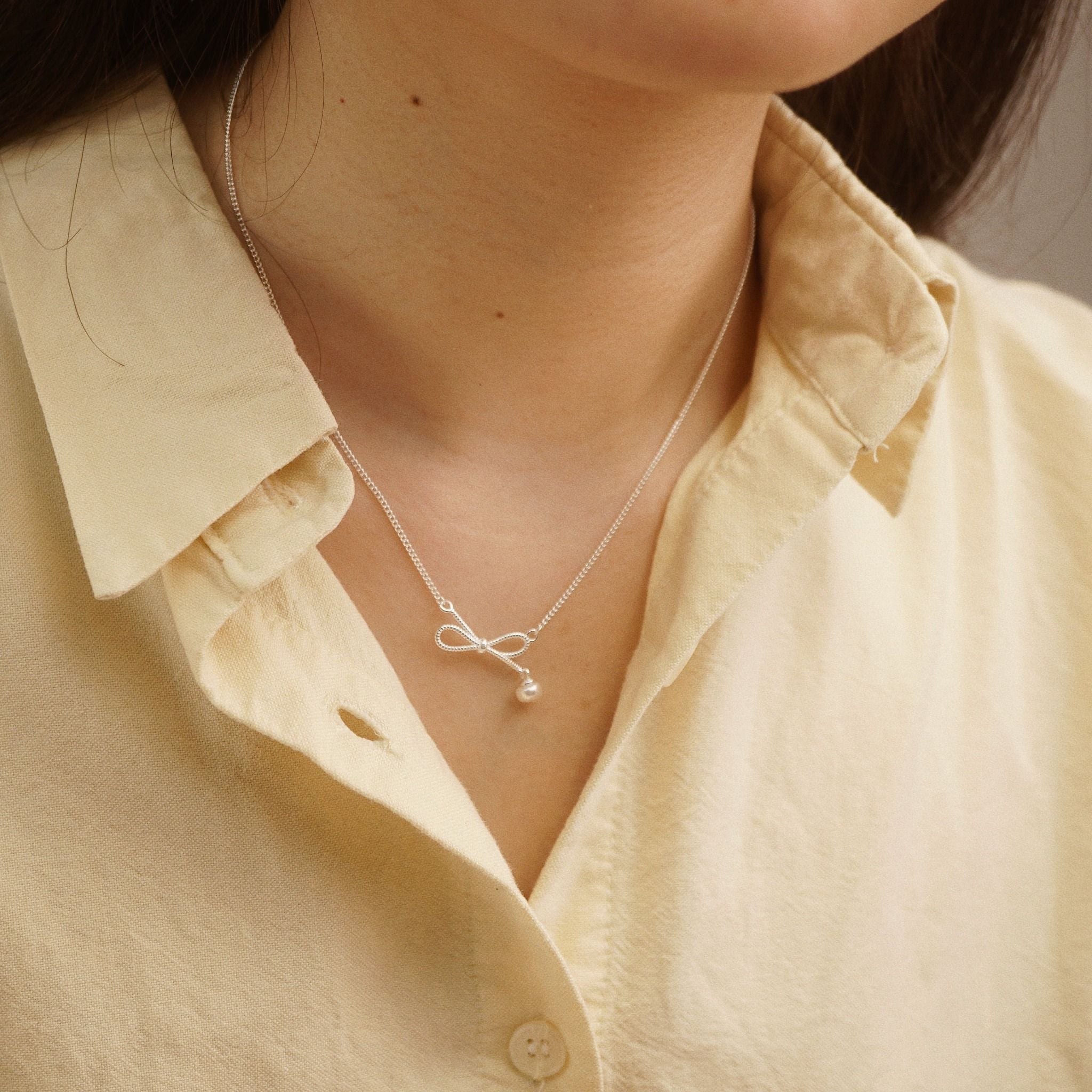  BOW TWIST DROP PEARL NECKLACE (S) 