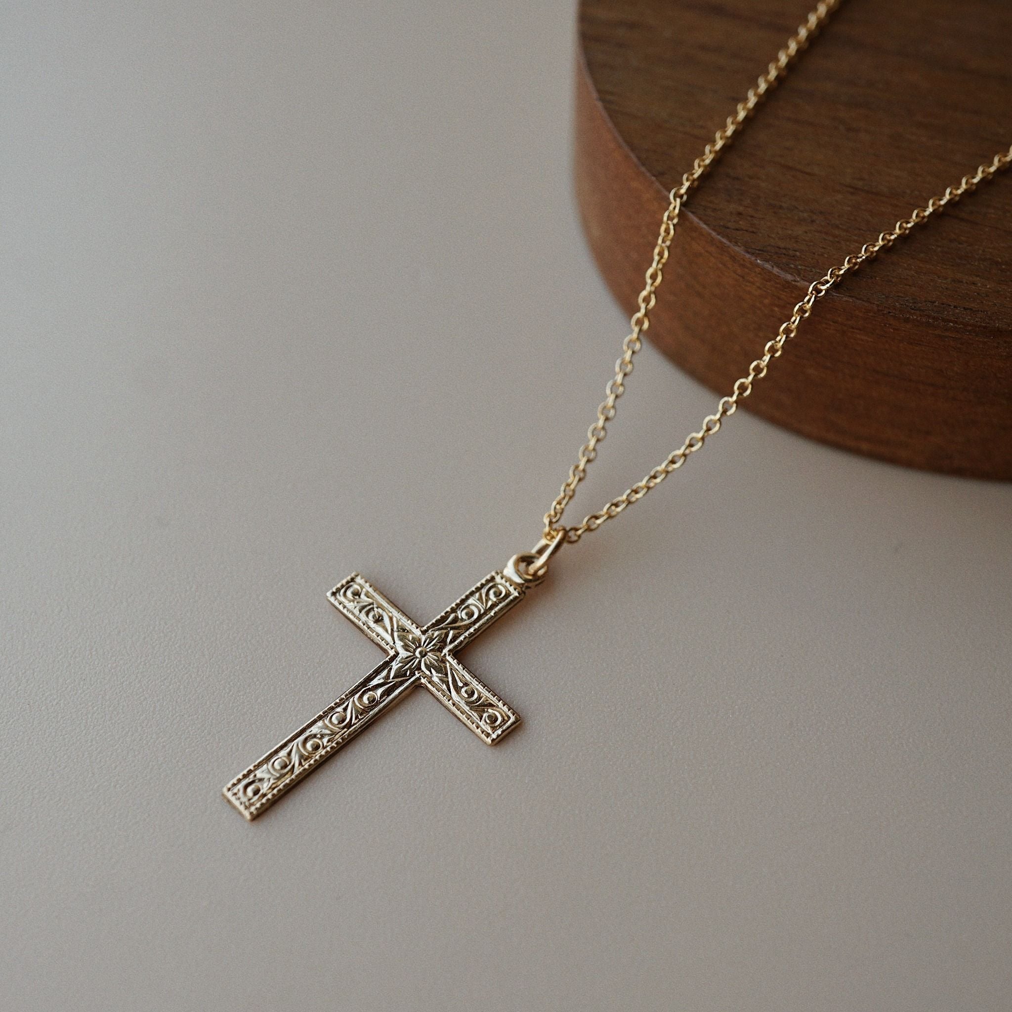 CROSS PATTERN NECKLACE 