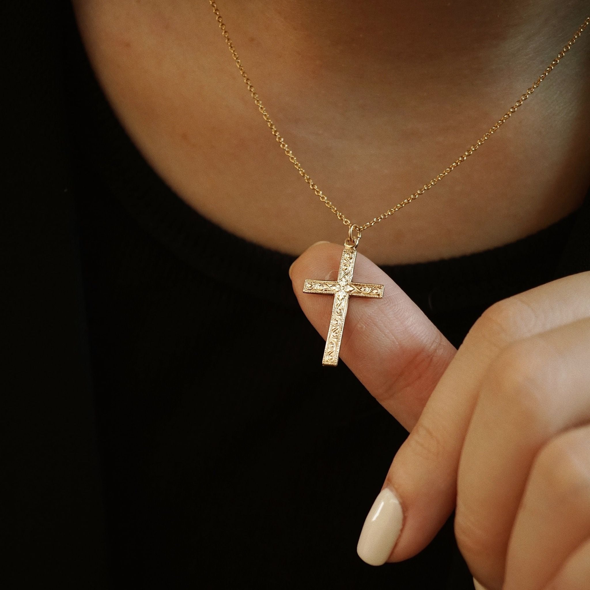  CROSS PATTERN NECKLACE 