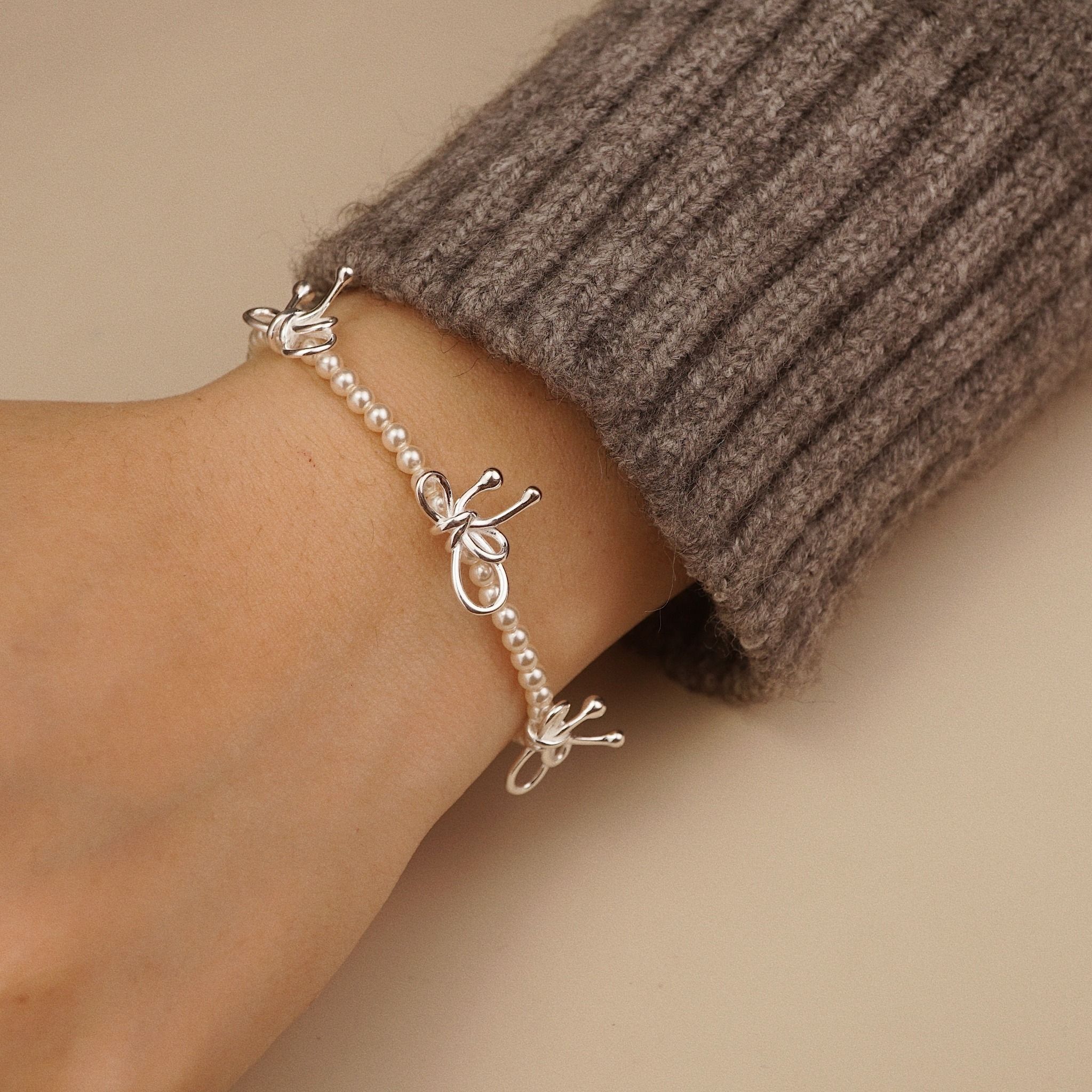 TRIPLE BOW ROUND PEARL BRACELET (S) 