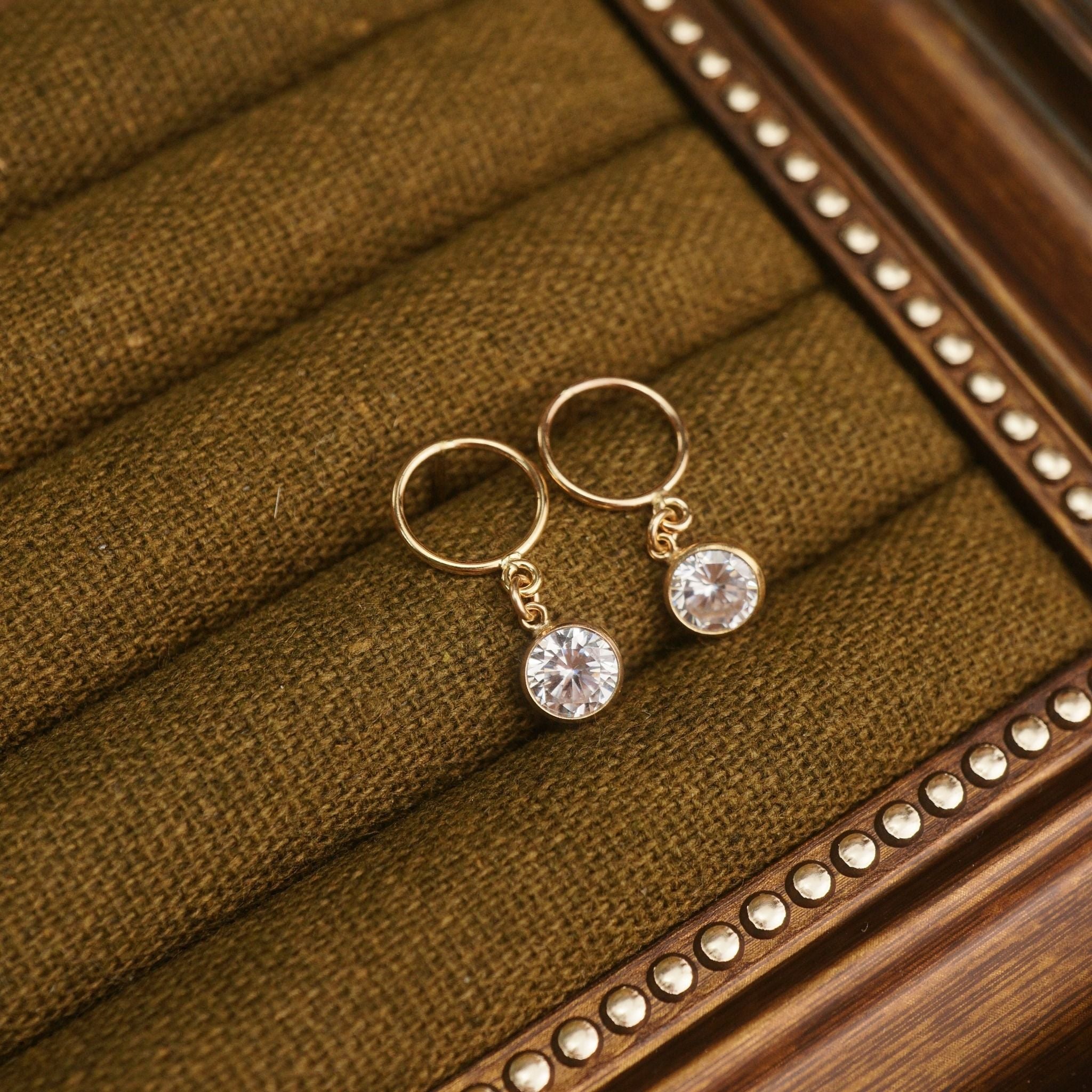  BOLD STONE CIRCLE STUD EARRINGS 