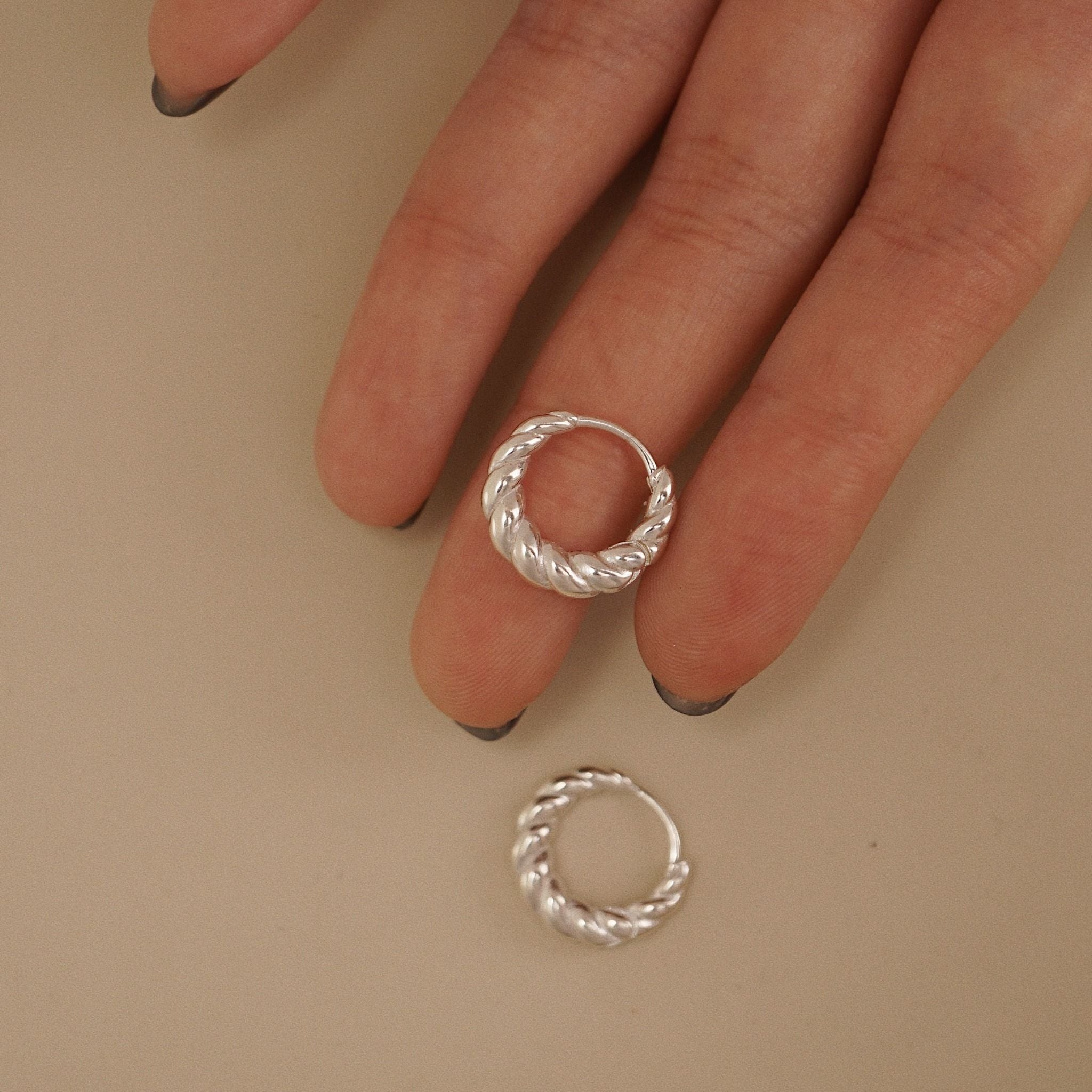  BOLD TWIST HOOP EARRINGS (S) 