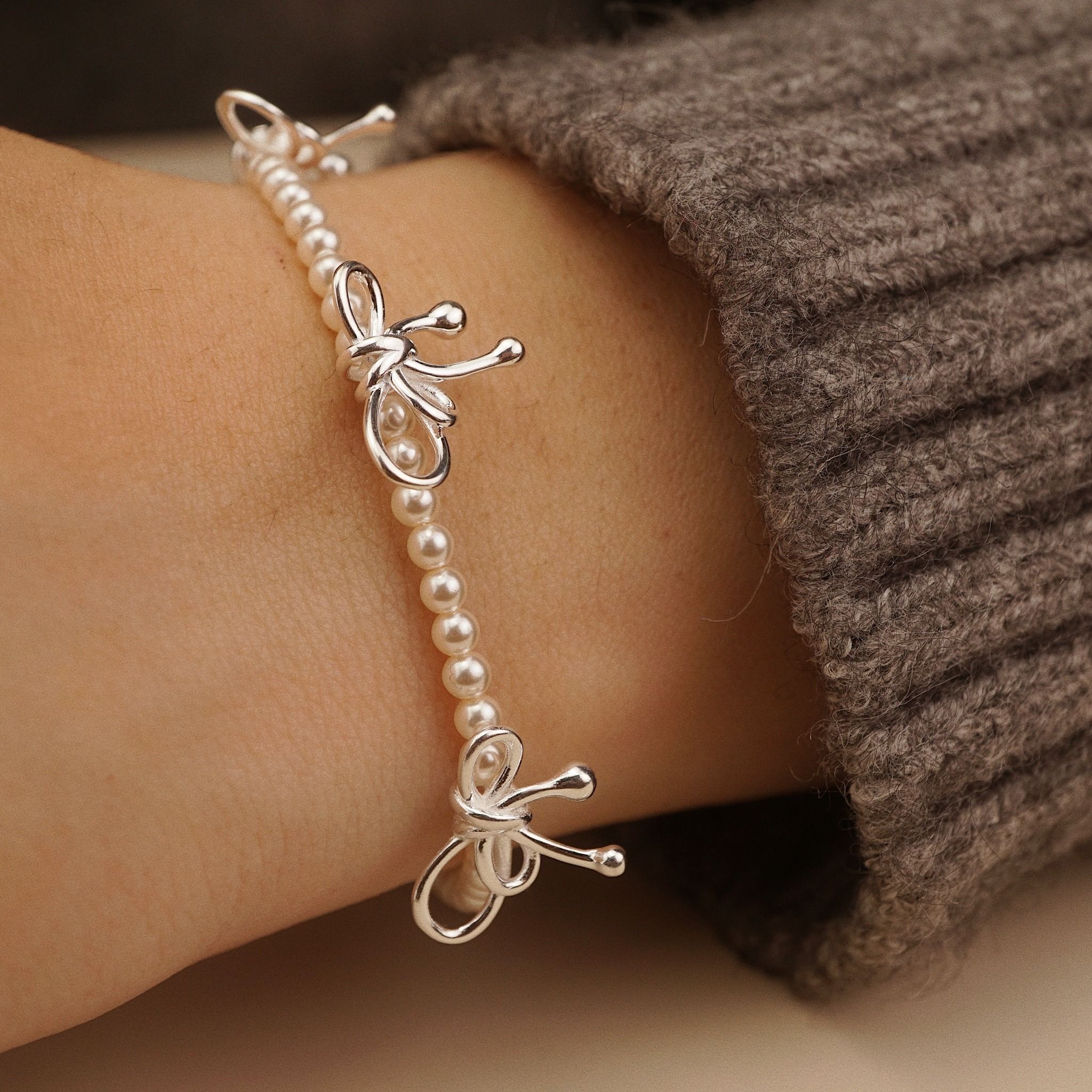  TRIPLE BOW ROUND PEARL BRACELET (S) 