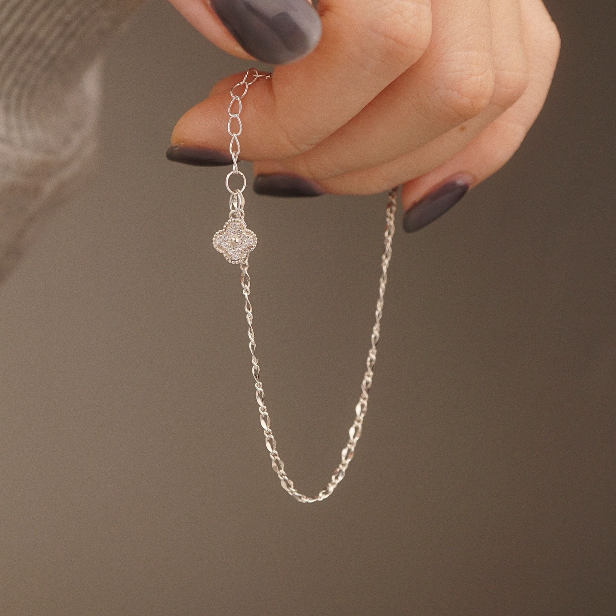  DAISY CLOVER LEAF TWIST SERPENTINE CHAIN BRACELET (S) 