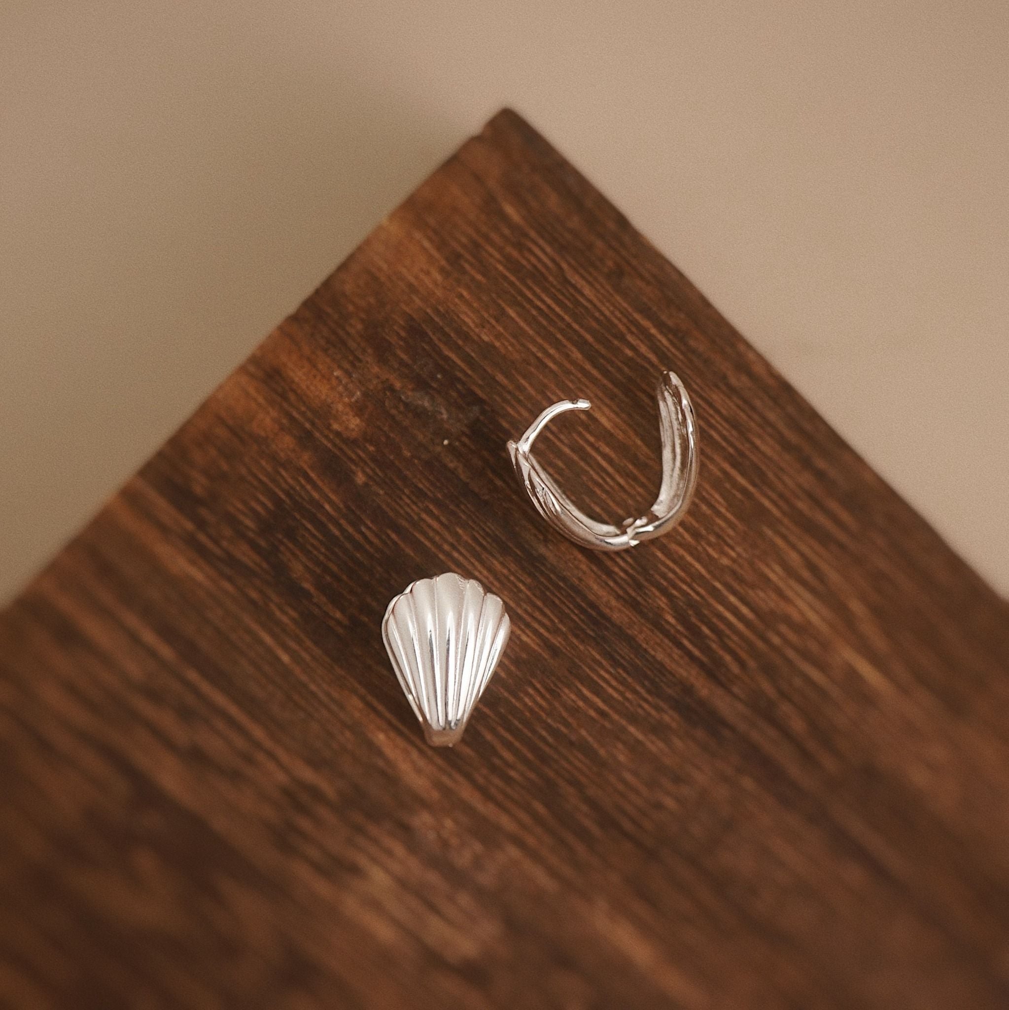  SHELL HOOP EARRINGS (S) 