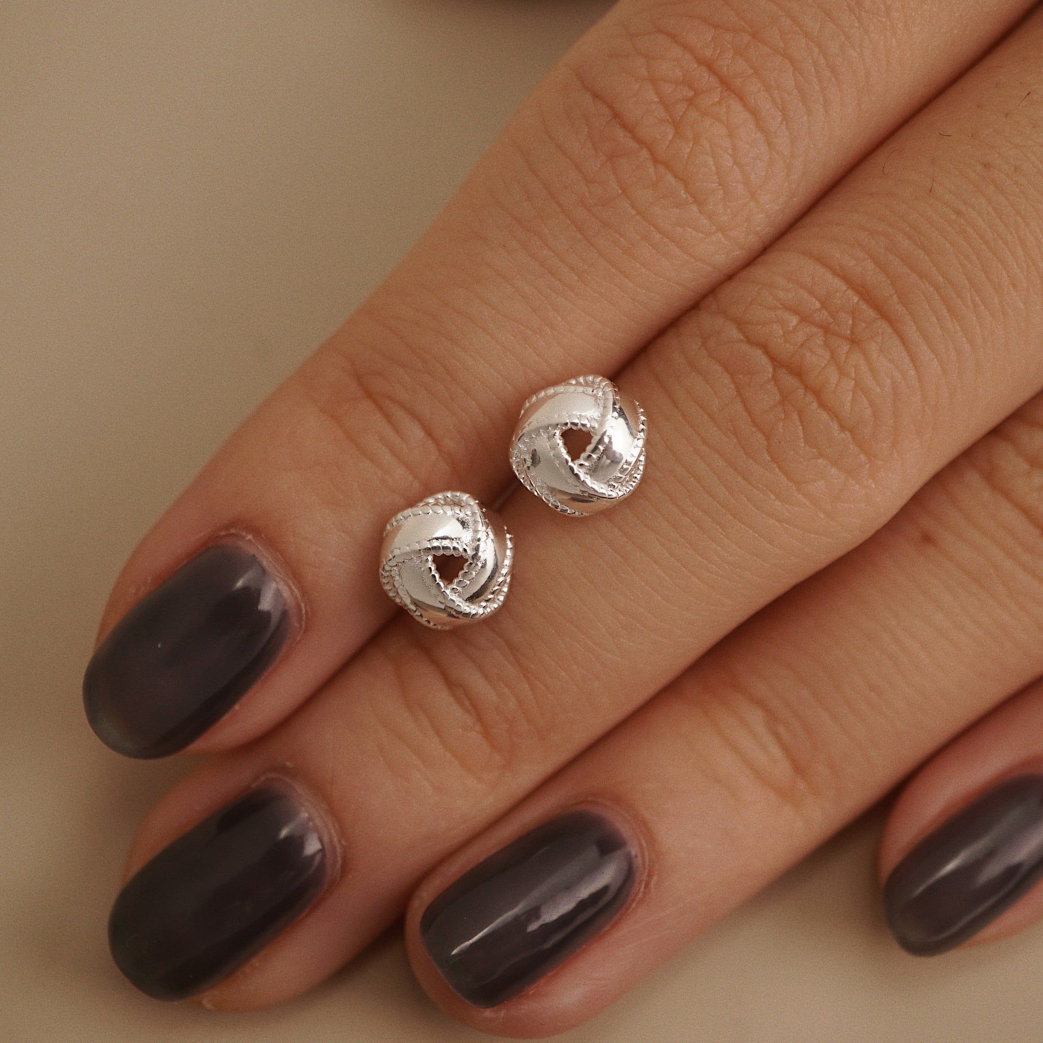  KNOT STUD EARRINGS (S) 