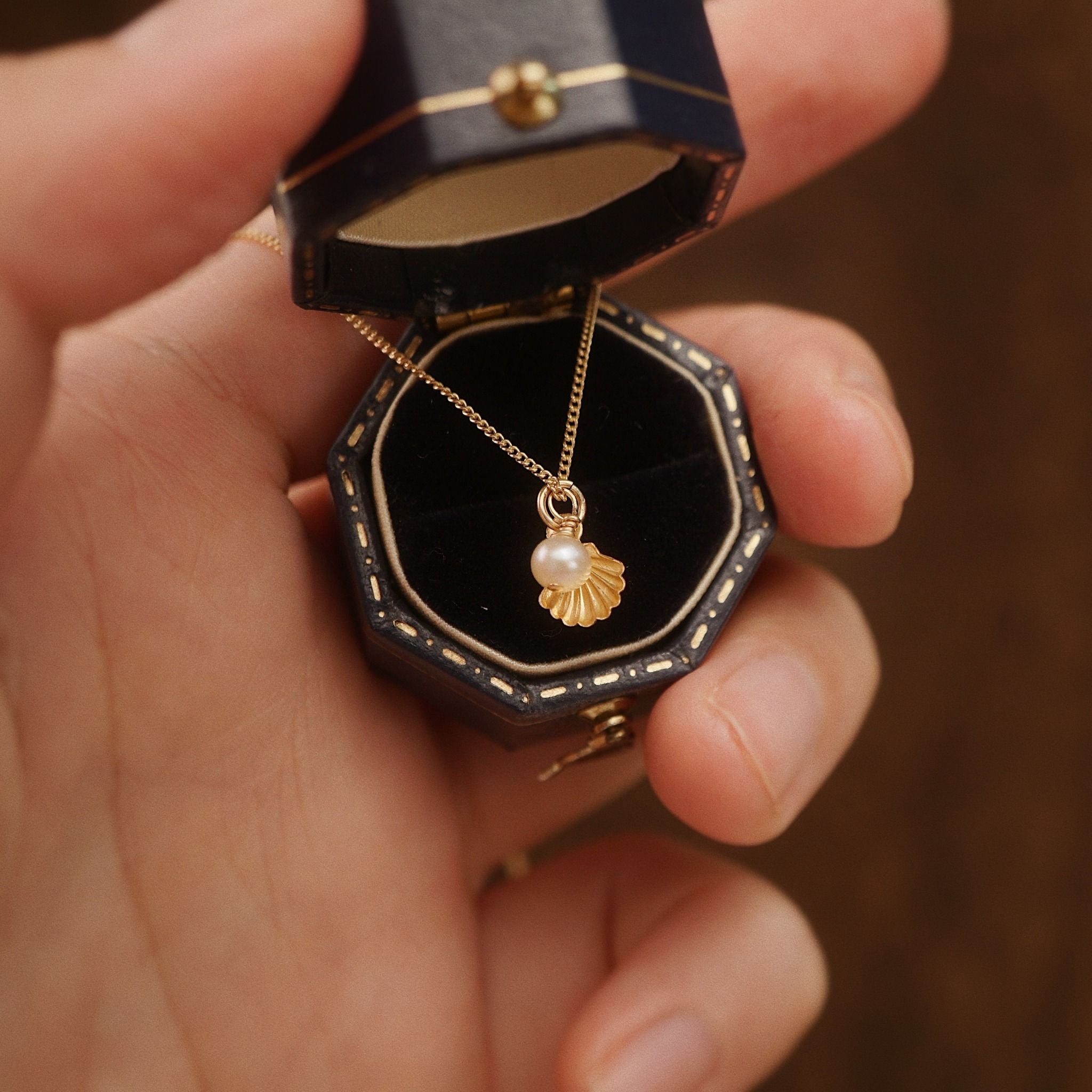  SHELL&PEARL MINI CURB NECKLACE 