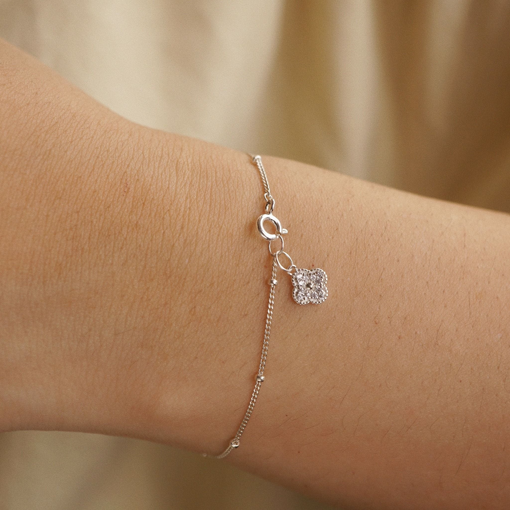  DAISY CLOVER LEAF SATELLITE BRACELET (S) 