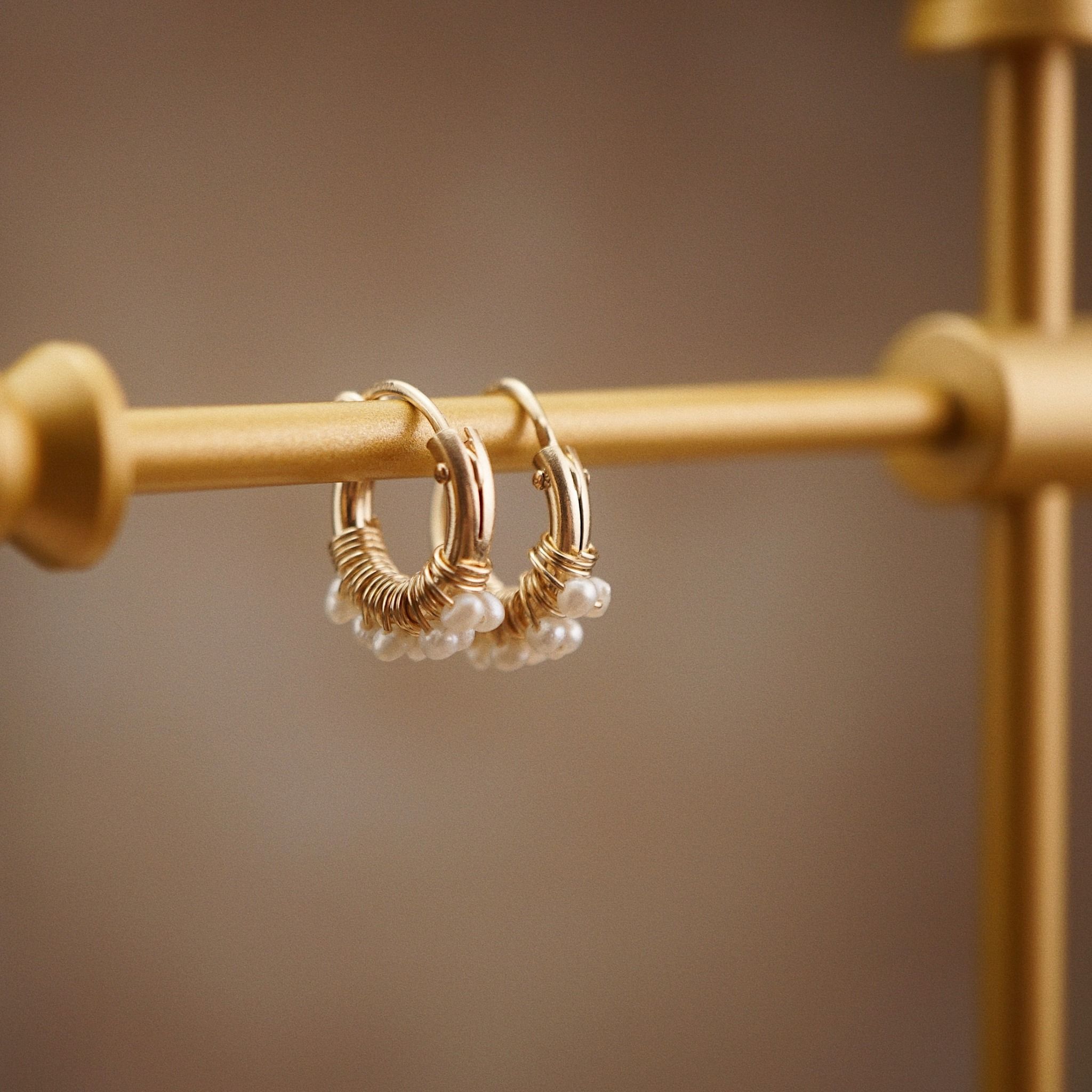  PEARL CLUSTER HOOP EARRINGS 