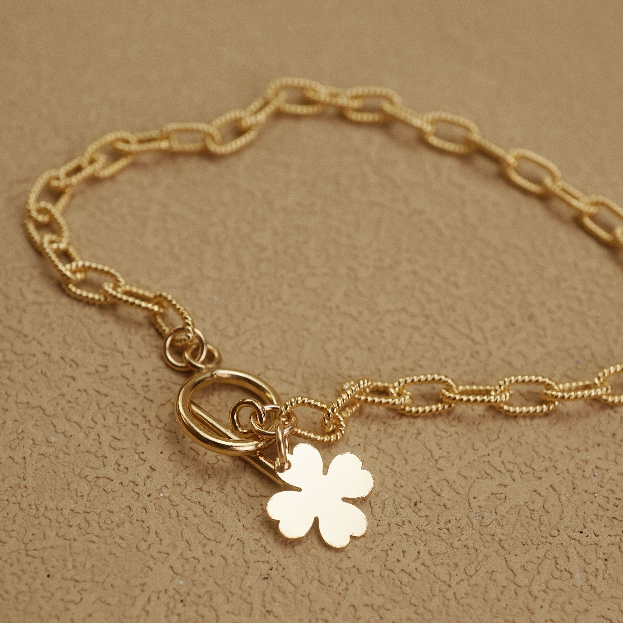  CLOVER LEAF - TOGGLE CLASP OVAL CABLE BRACELET 