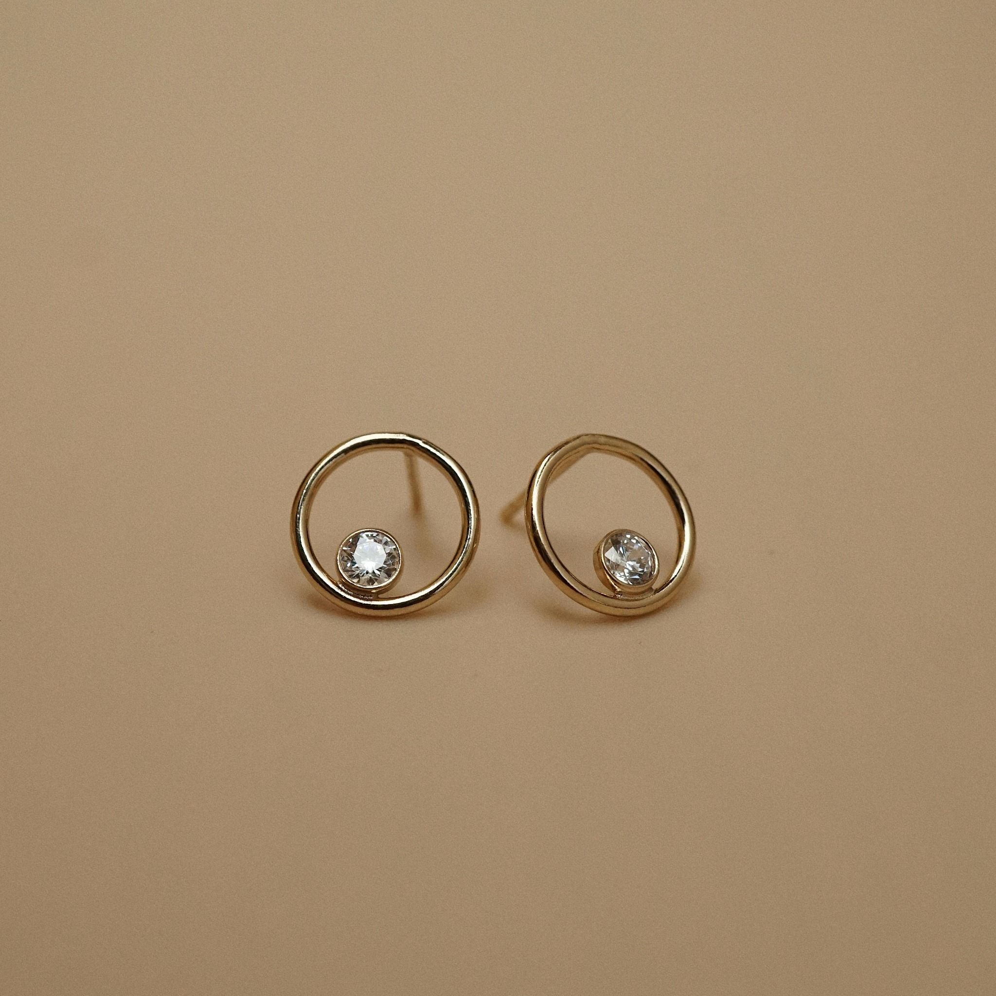  INNER STONE CIRCLE STUD EARRINGS 