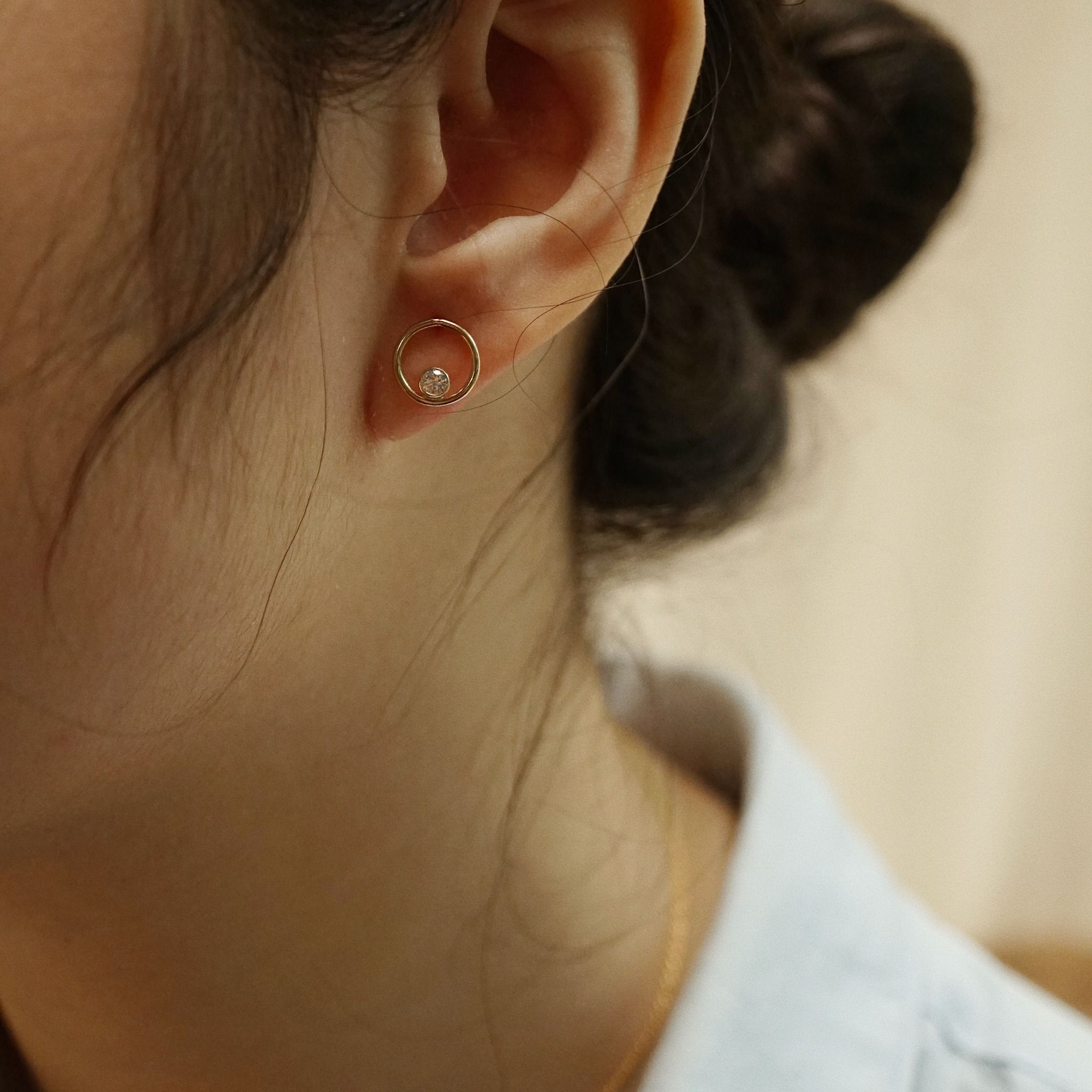  INNER STONE CIRCLE STUD EARRINGS 