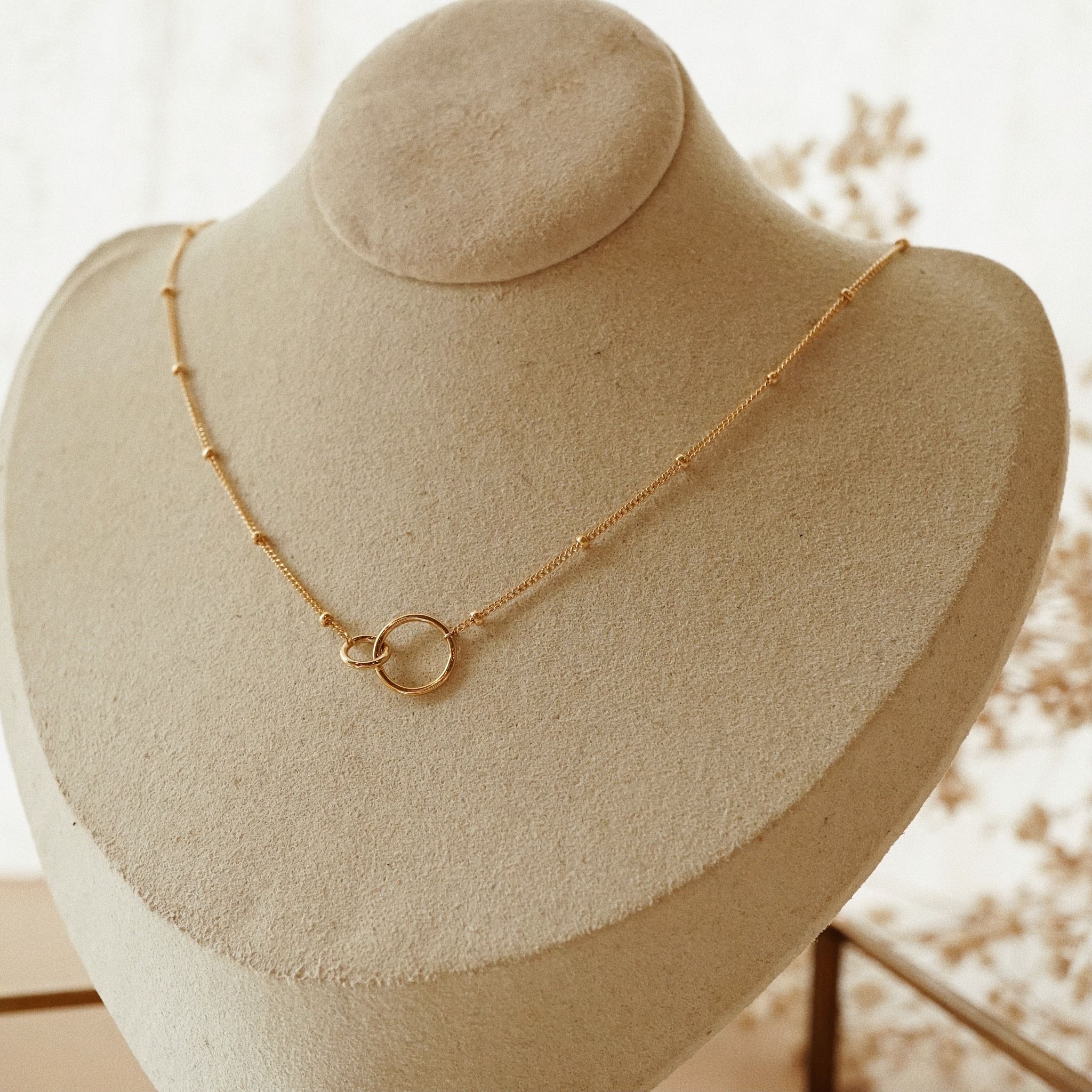  INTERLOCKING CIRCLE SATELLITE NECKLACE 