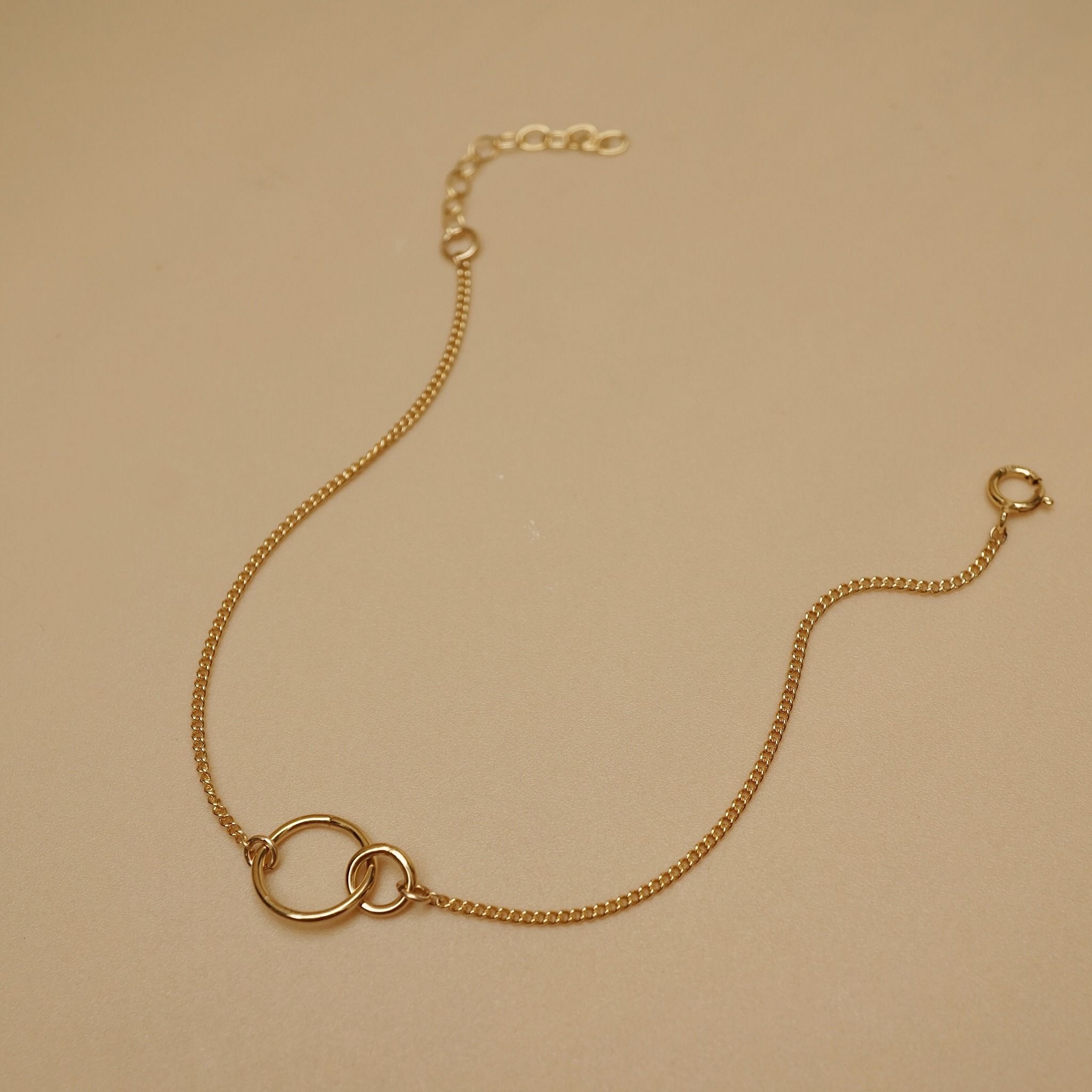  INTERLOCKING CIRCLE SILKY BRACELET 