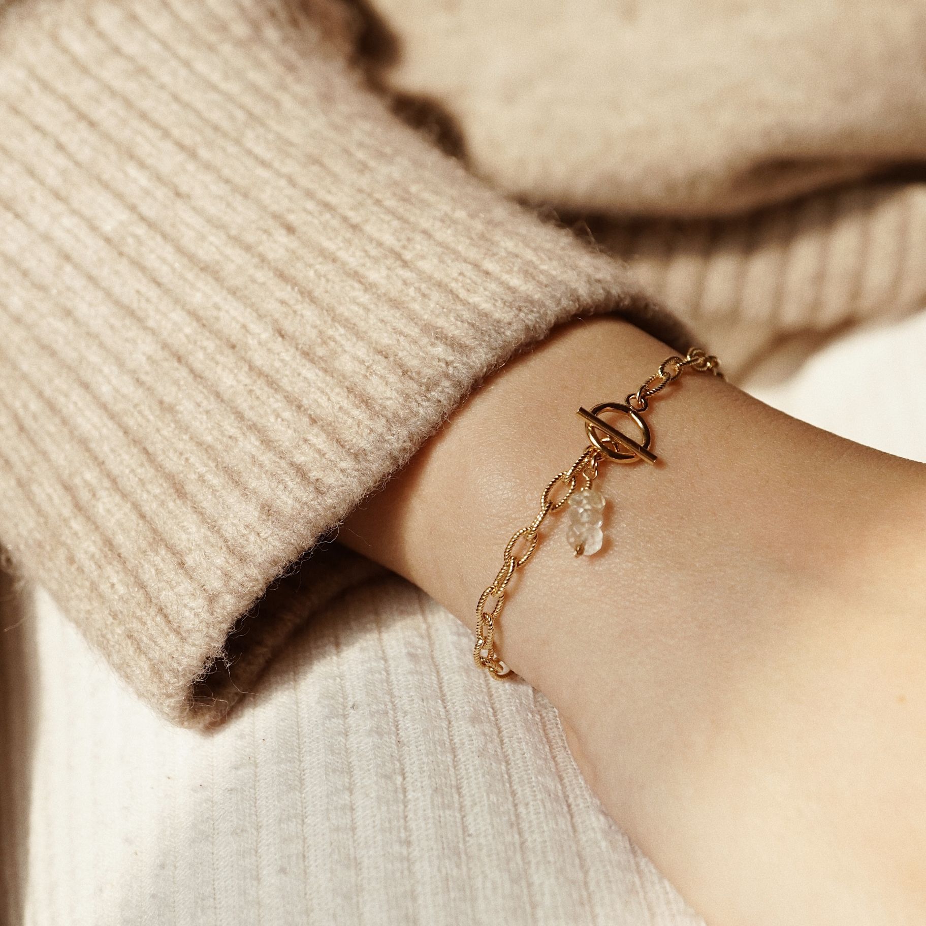 NATURAL STONE - TOGGLE CLASP OVAL CABLE BRACELET 