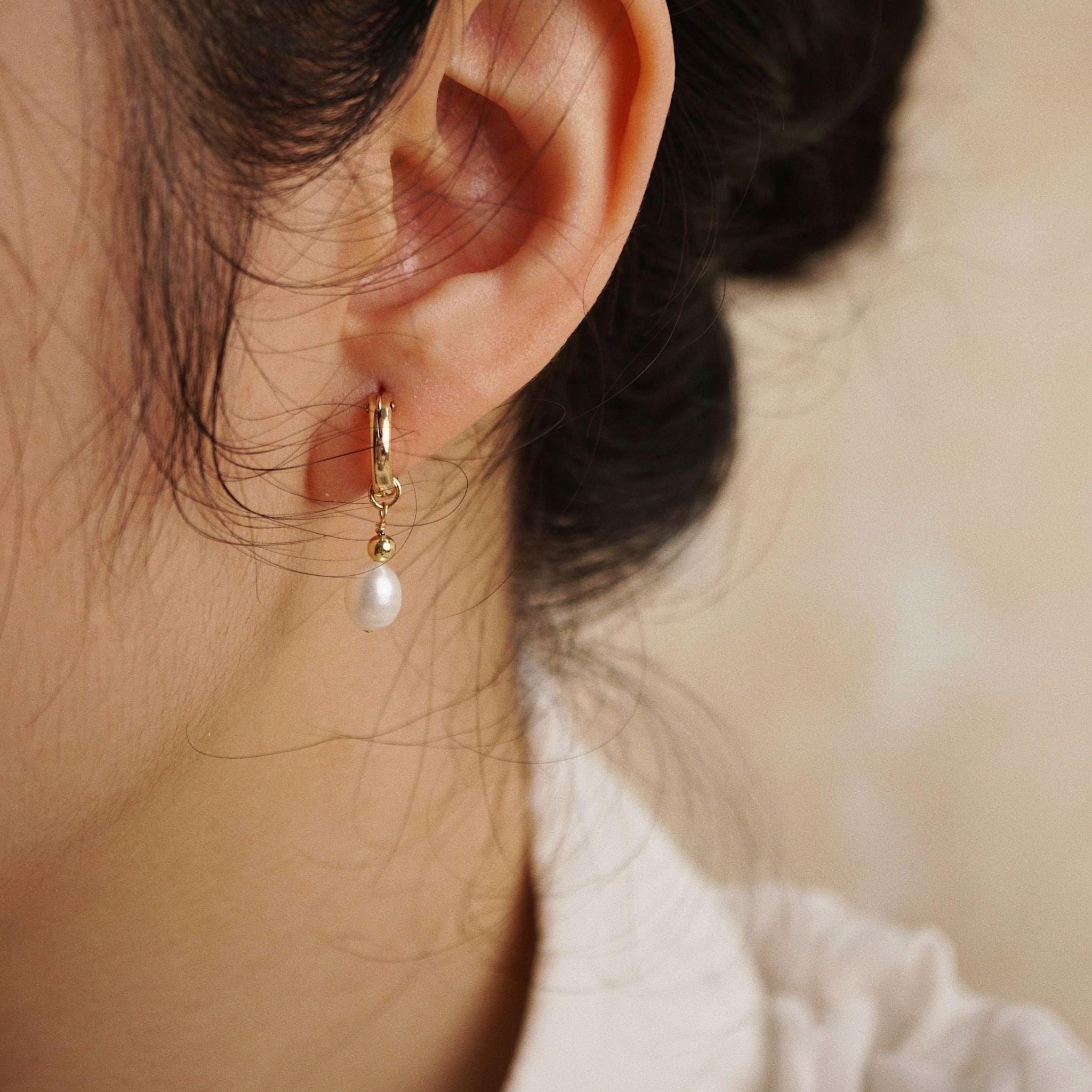  BOLD PEARL BEADED BOLD HOOP EARRINGS 