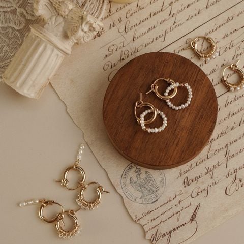 BABY PEARL HALO BOLD HOOP EARRINGS