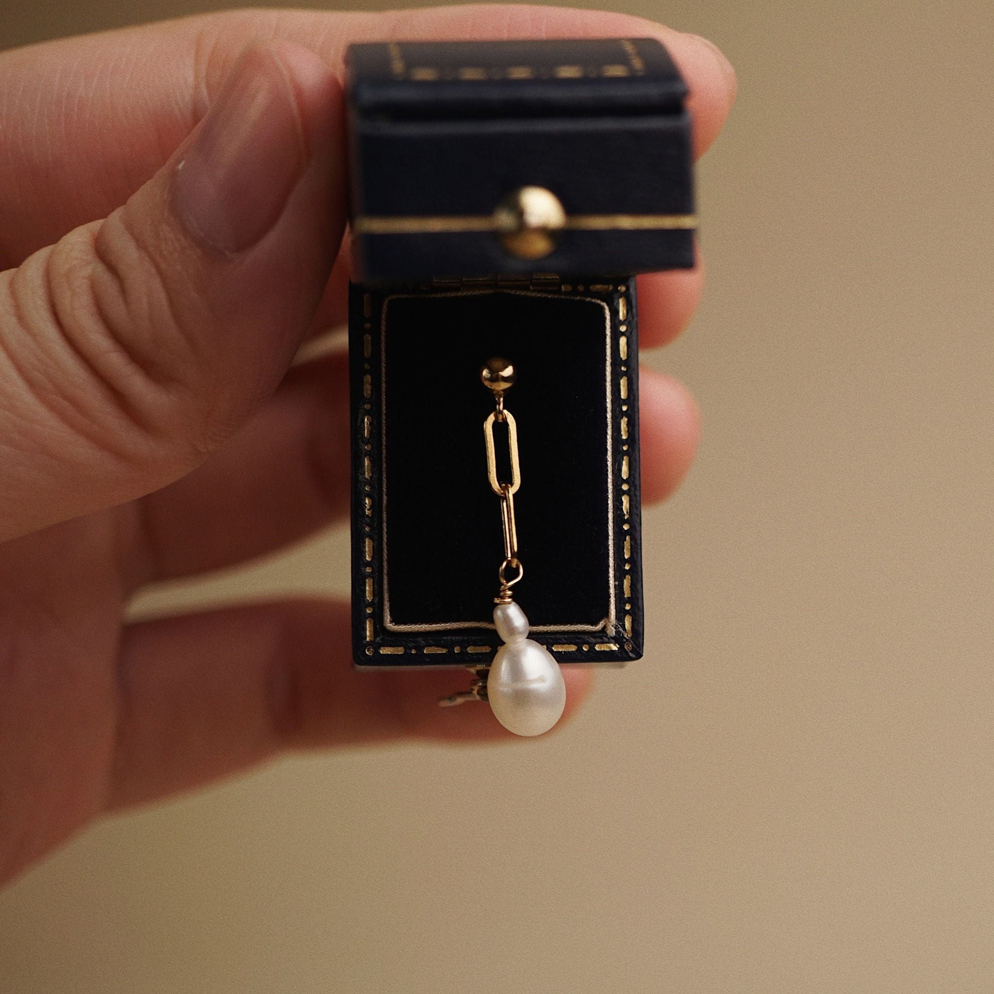  PEARL RECTANGLE CHAIN DROP EARRINGS 