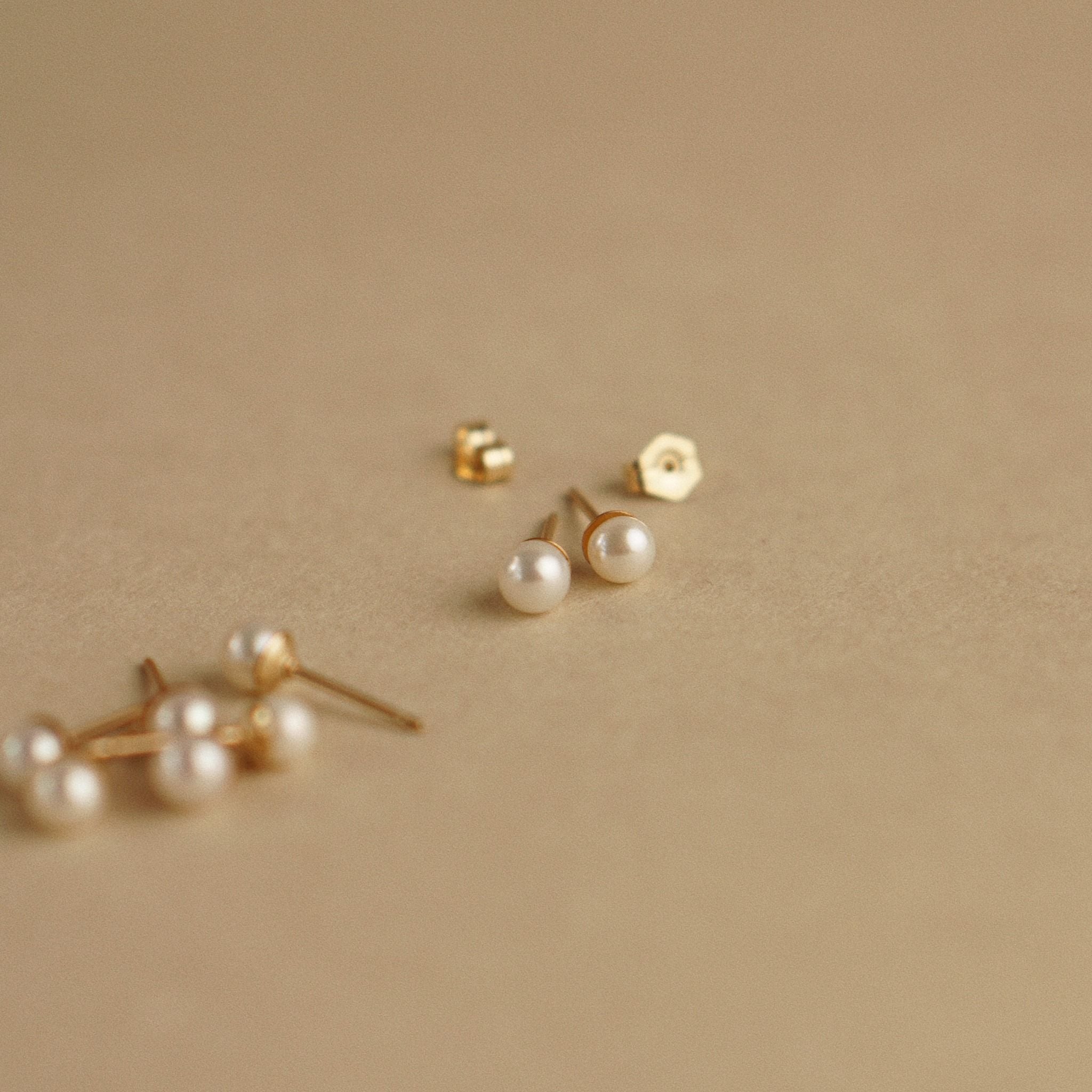  PEARL STUD EARRINGS 