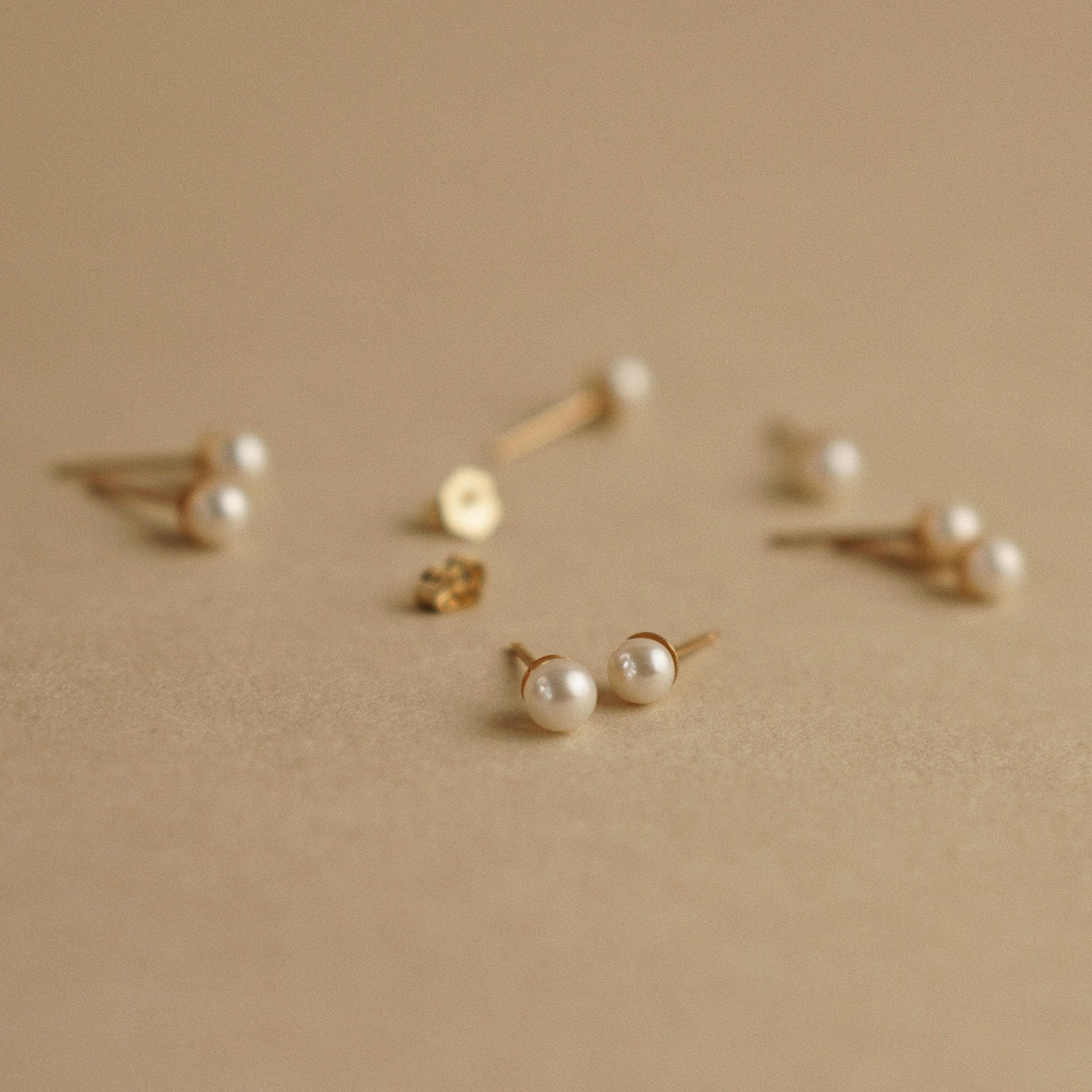  PEARL STUD EARRINGS 