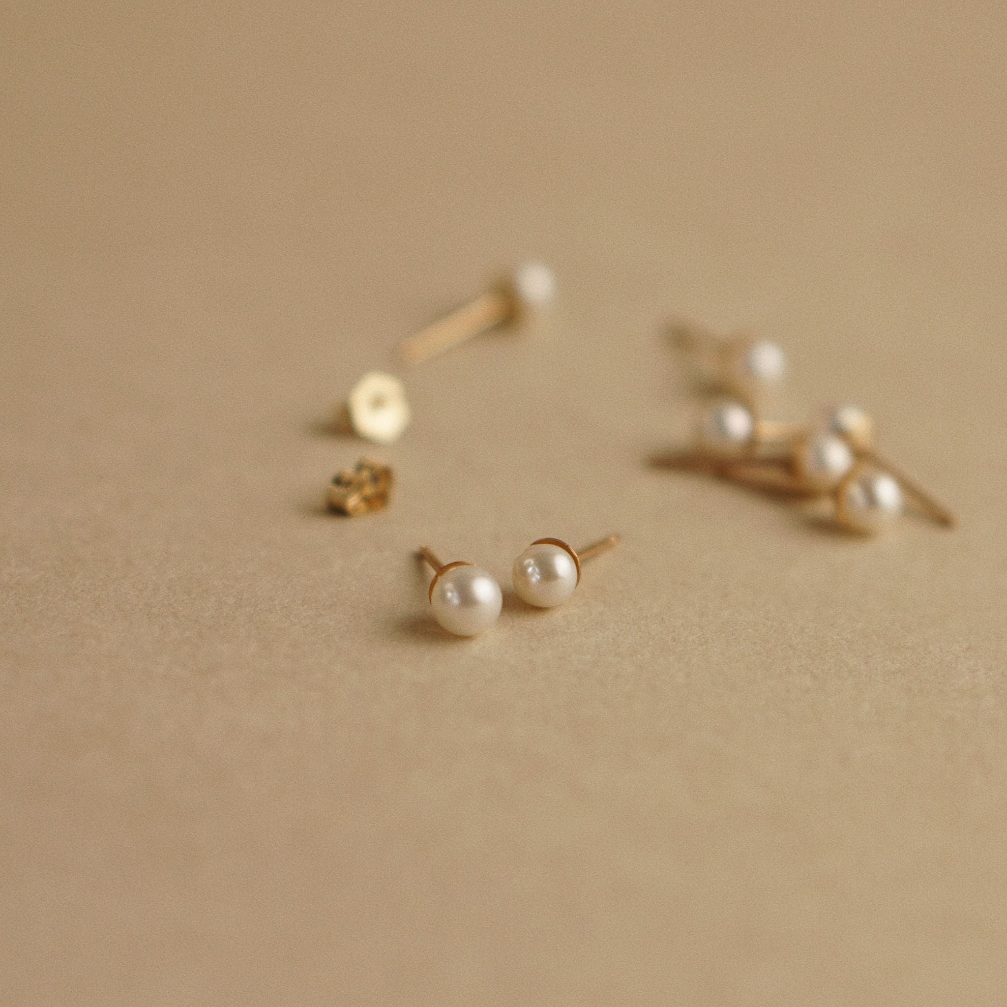  PEARL STUD EARRINGS 