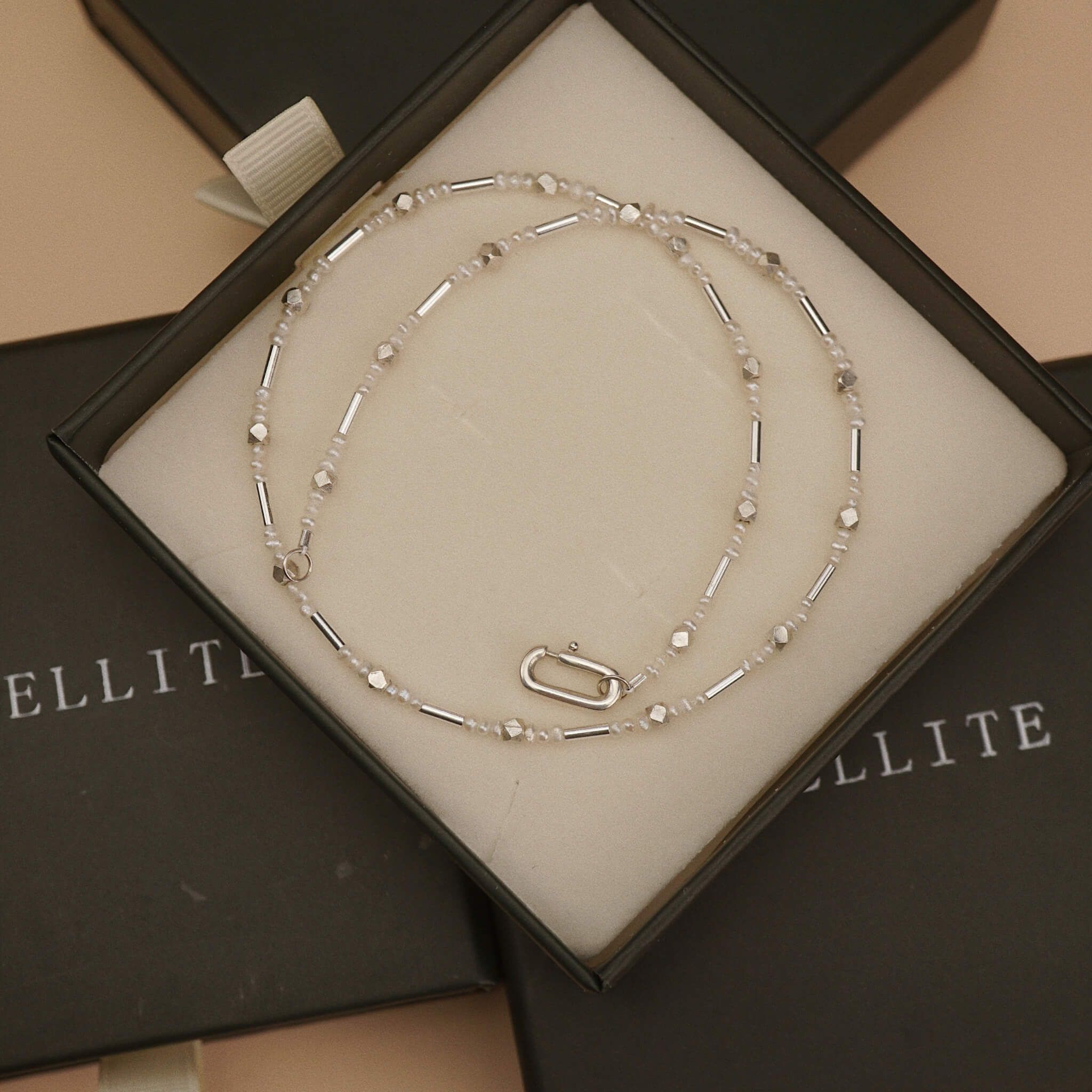  TUBE PETITE PEARL RECTANGLE SPRING CHOKER NECKLACE (S) 