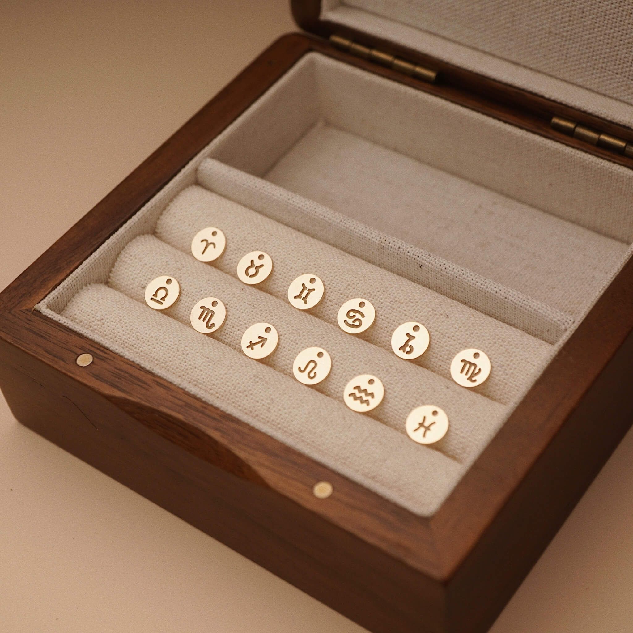  ROUND HOROSCOPE NECKLACE 