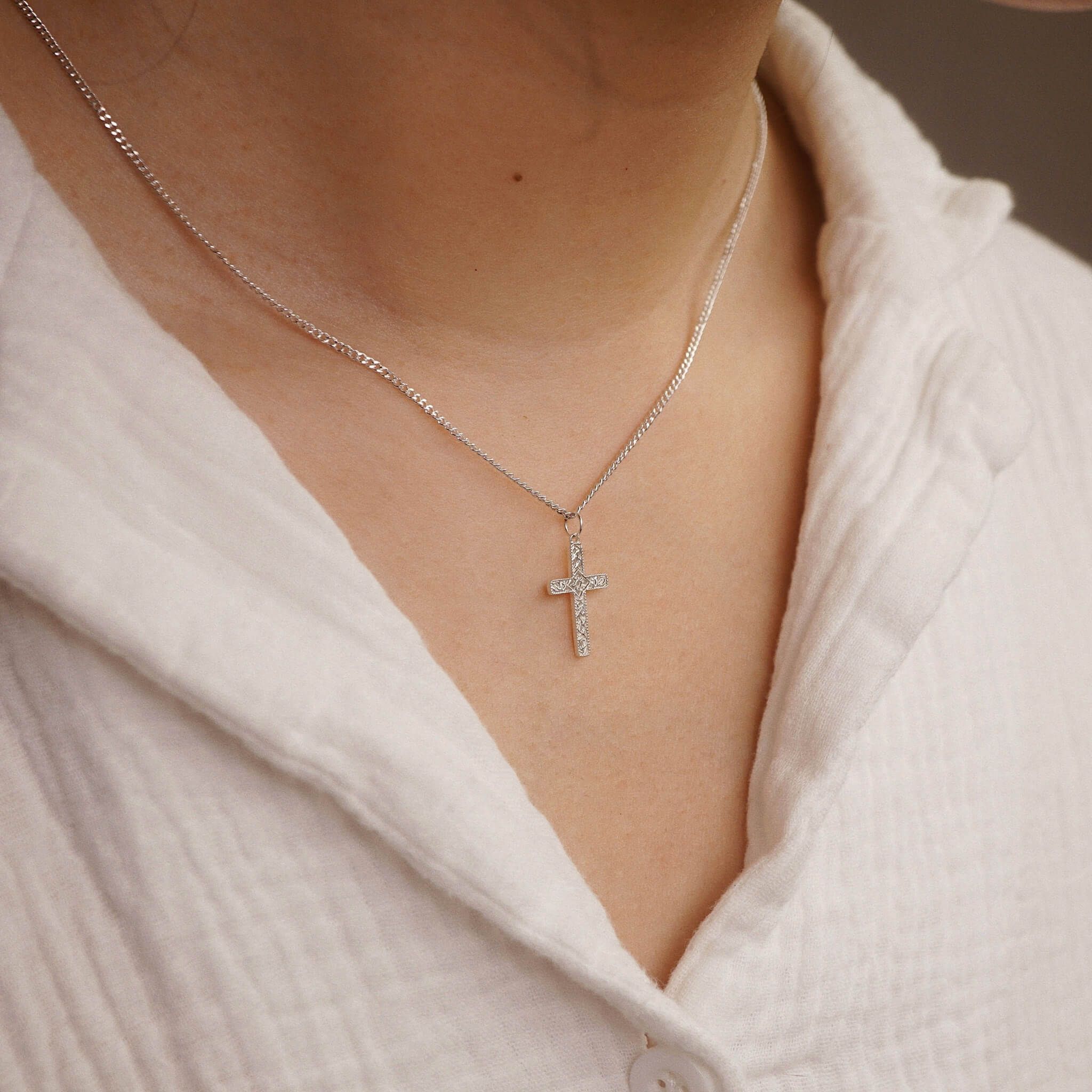  CROSS PATTERN CURB NECKLACE (S) 