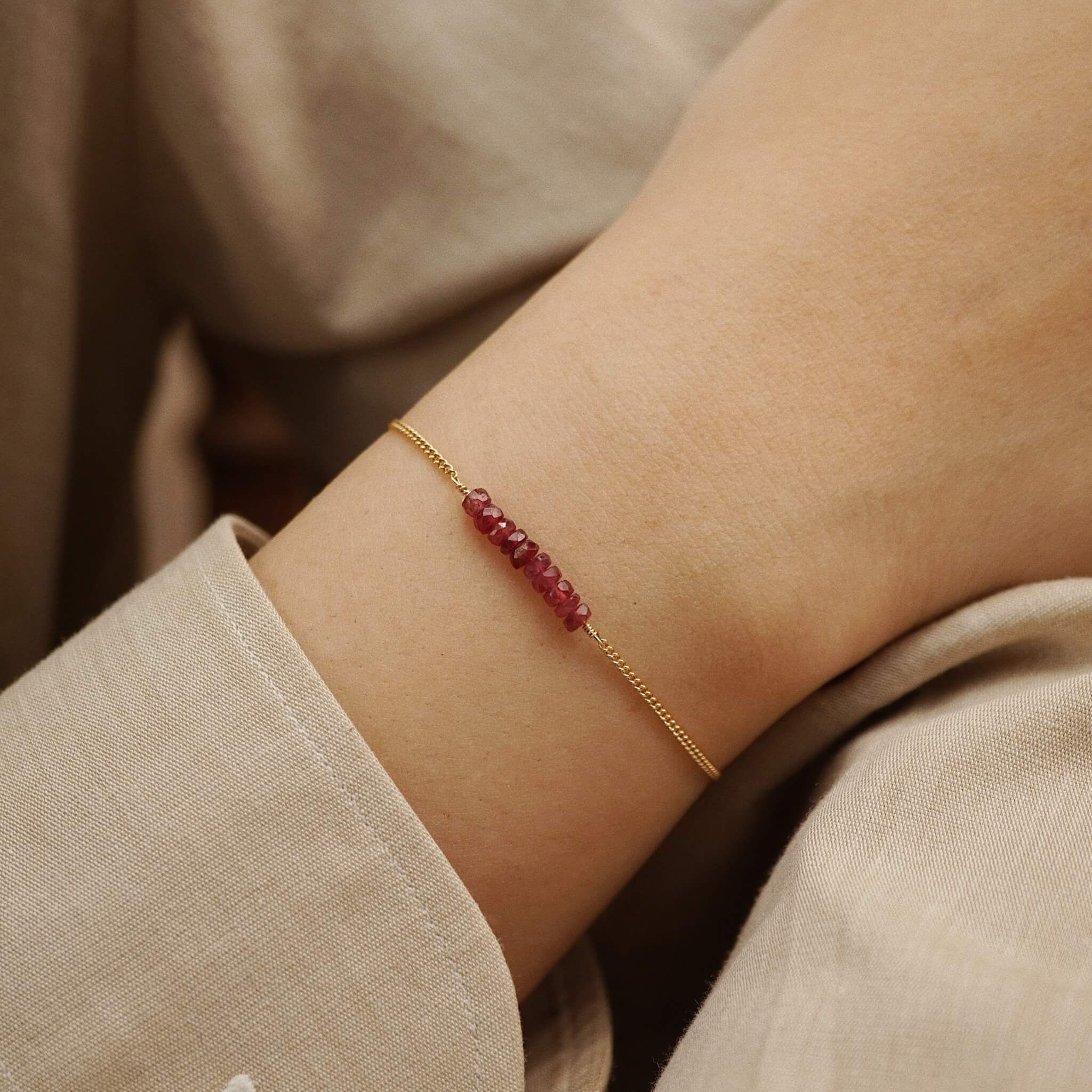  RUBY STONE BAR SILKY BRACELET 
