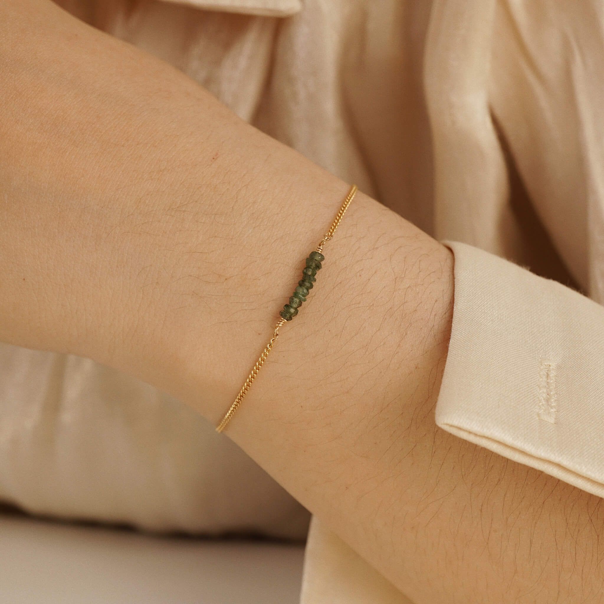  EMERALD STONE BAR SILKY BRACELET 
